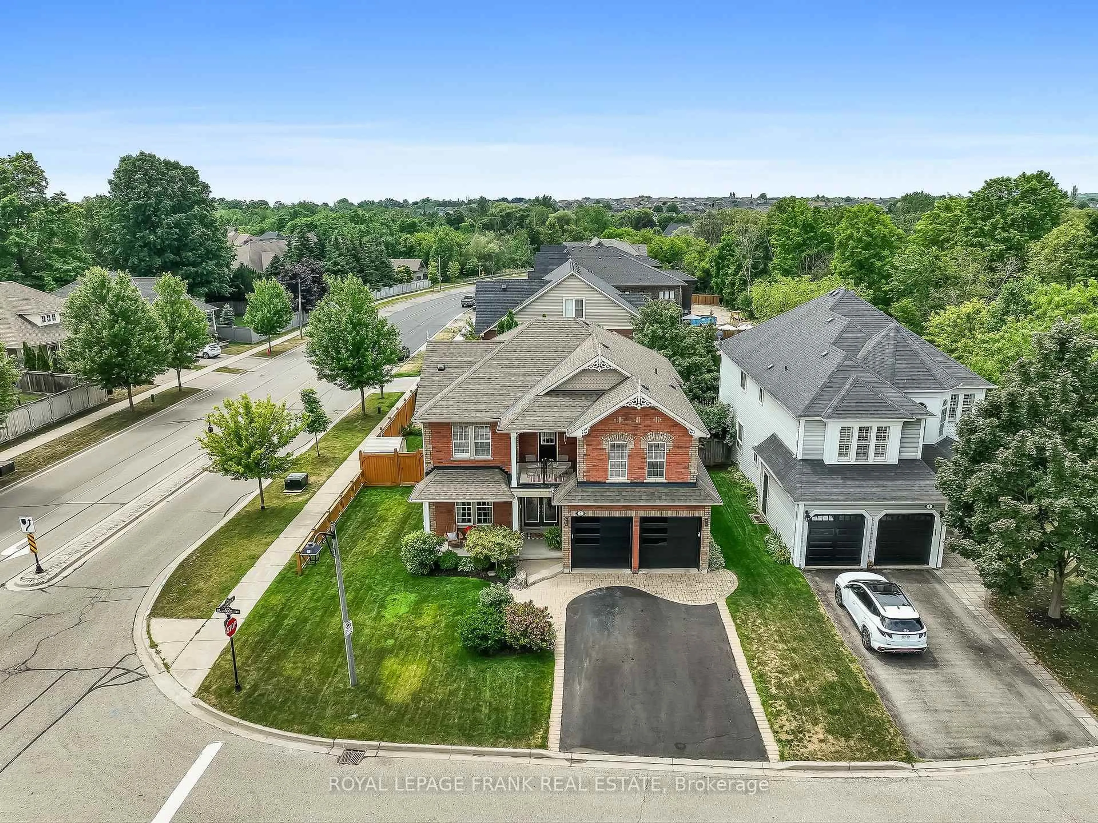 A pic from outside/outdoor area/front of a property/back of a property/a pic from drone, street for 2 Braddock Crt, Whitby Ontario L1M 2N1