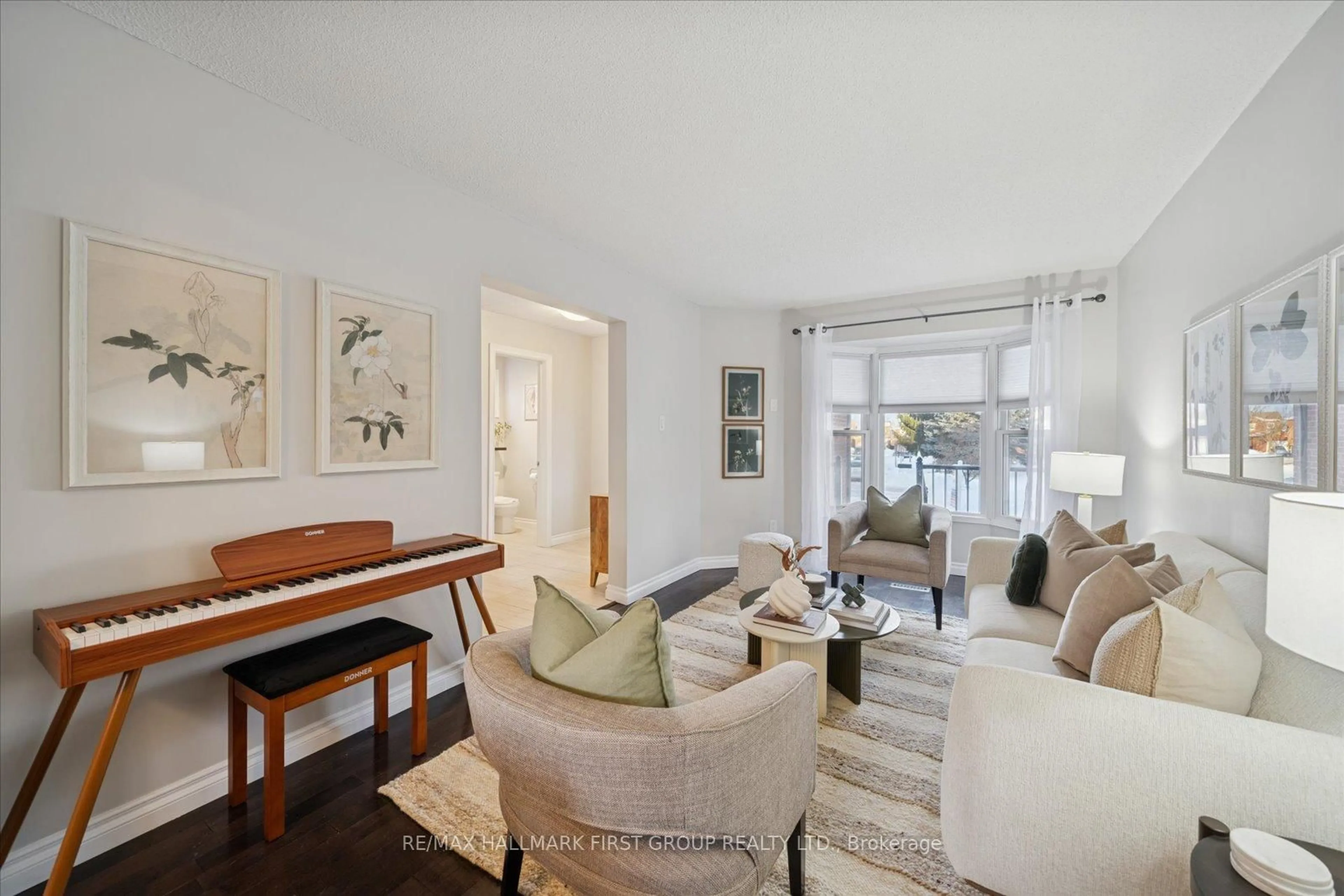 Living room with furniture, unknown for 79 Woodstone Pl, Whitby Ontario L1R 1S7