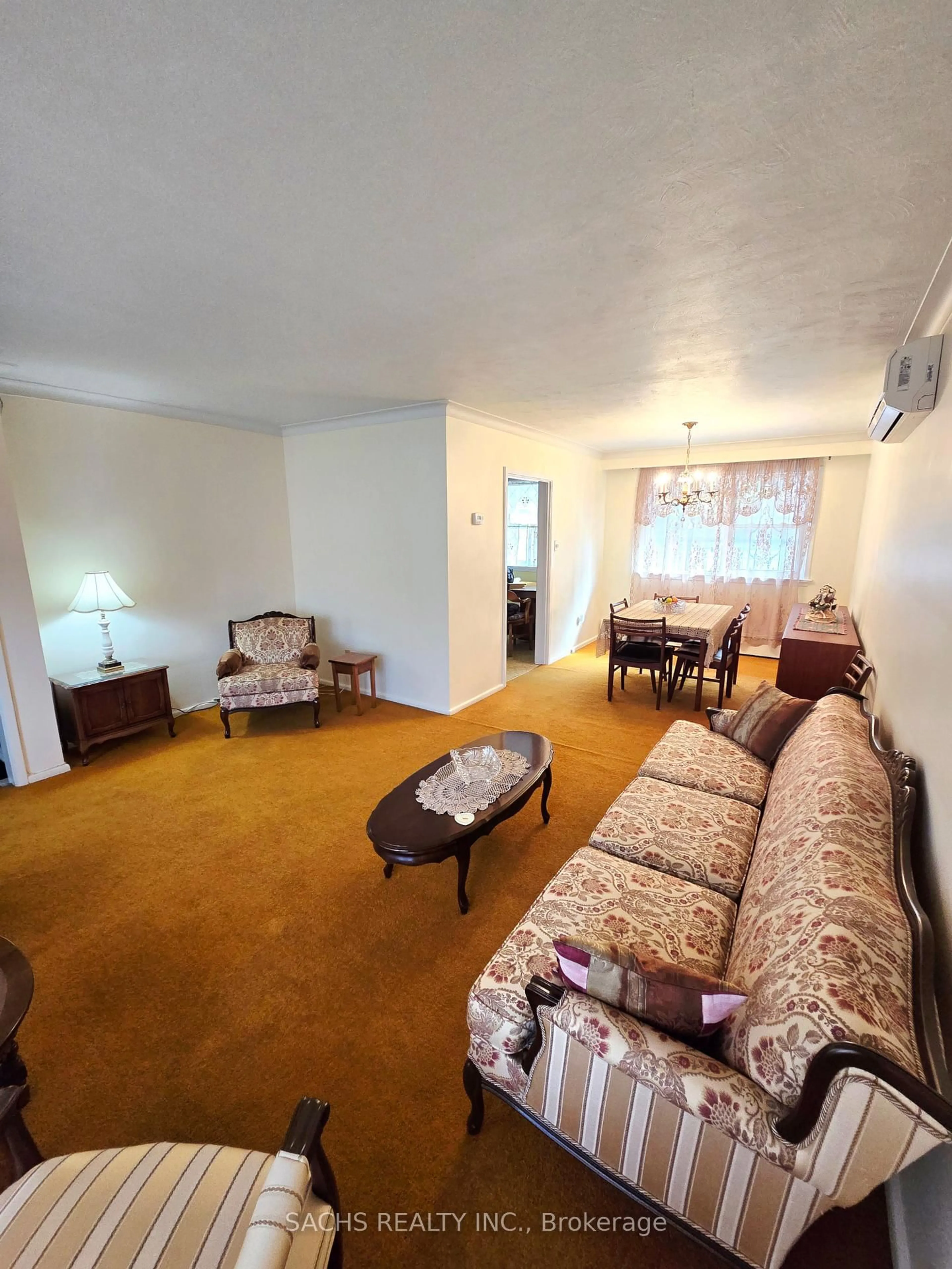 Living room with furniture, carpet floor for 47 HEATHERINGTON Dr, Toronto Ontario M1T 1N3