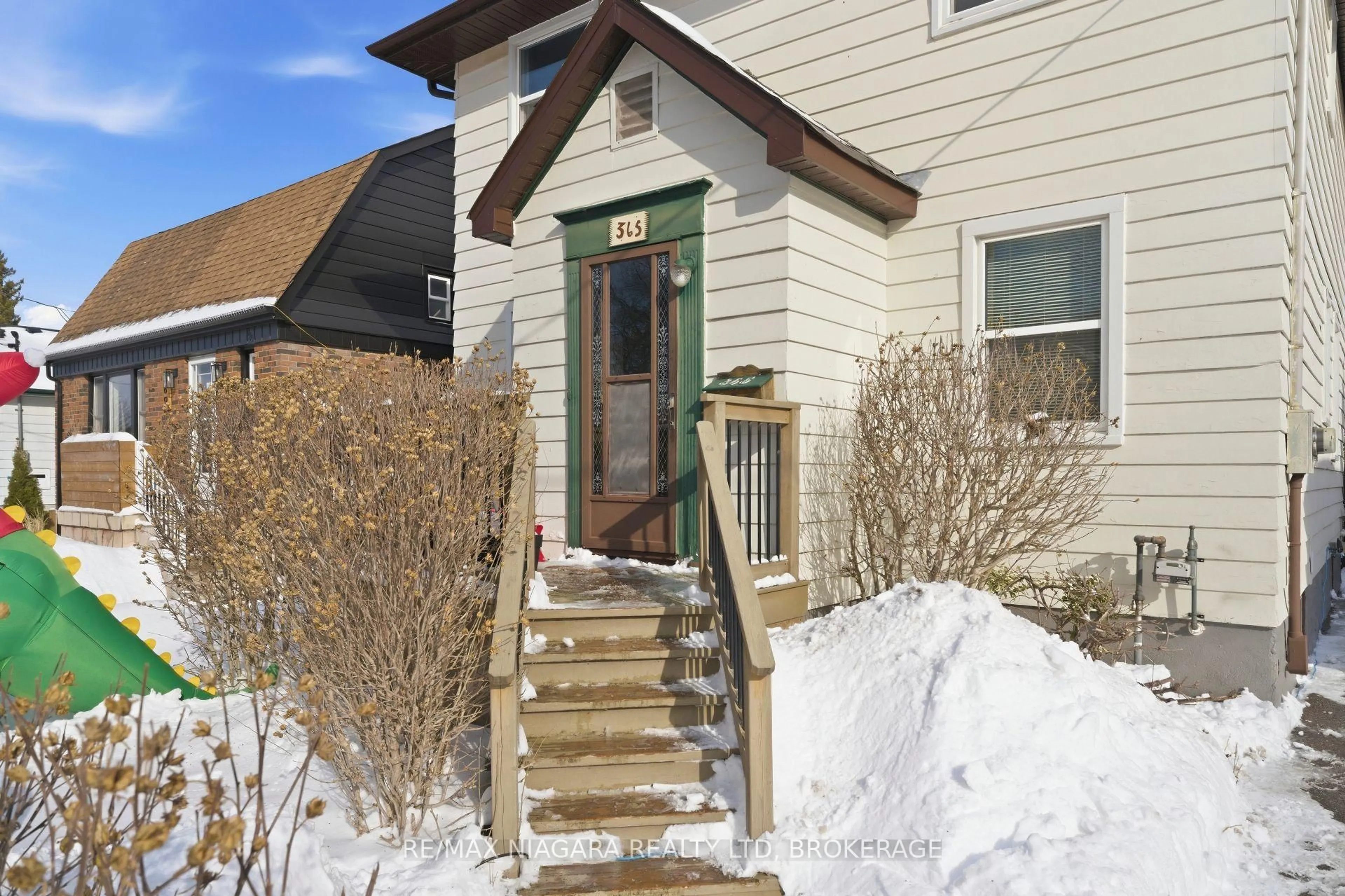 Unknown for 365 Division St, Oshawa Ontario L1G 5M8