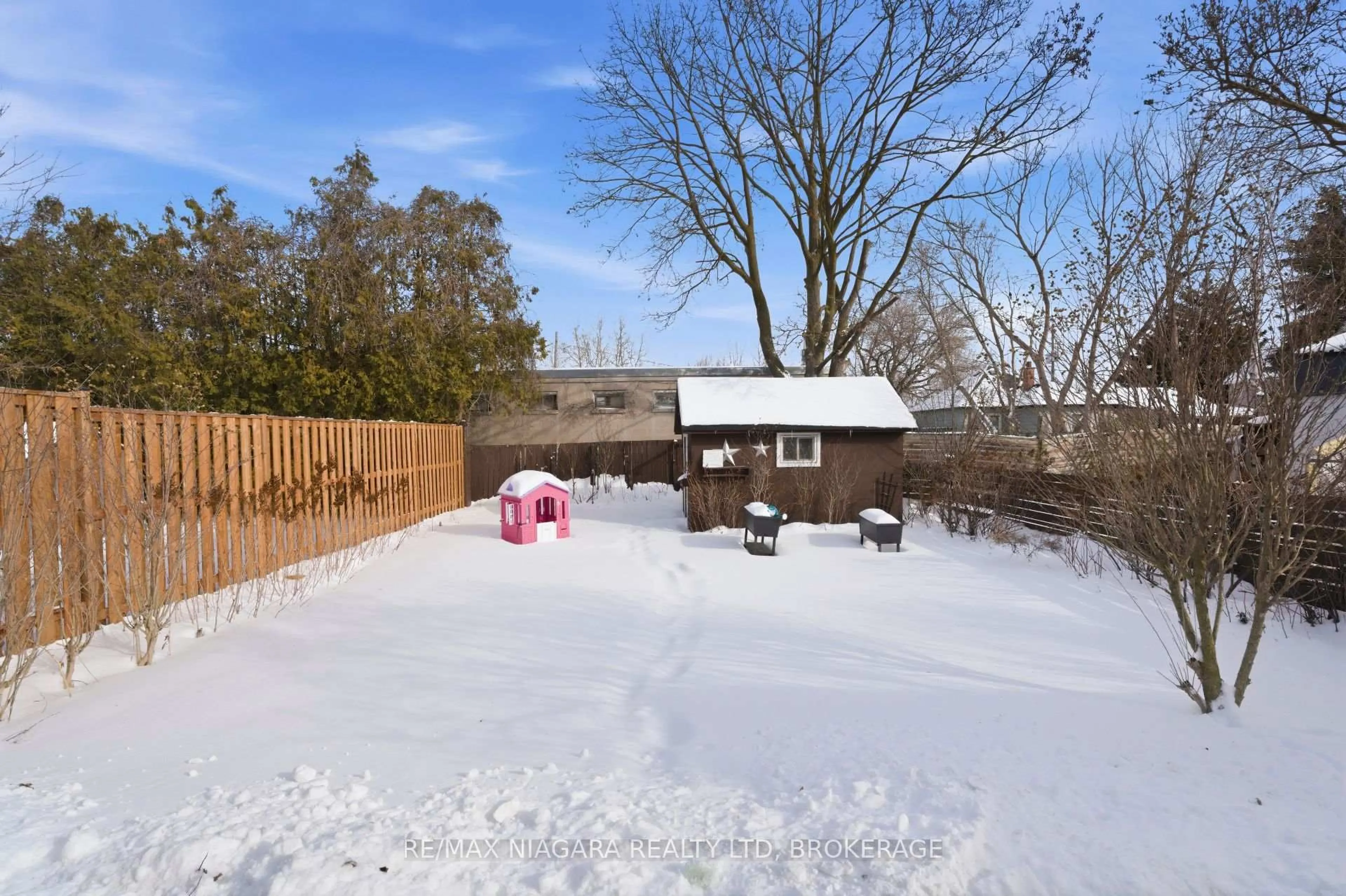 Unknown for 365 Division St, Oshawa Ontario L1G 5M8