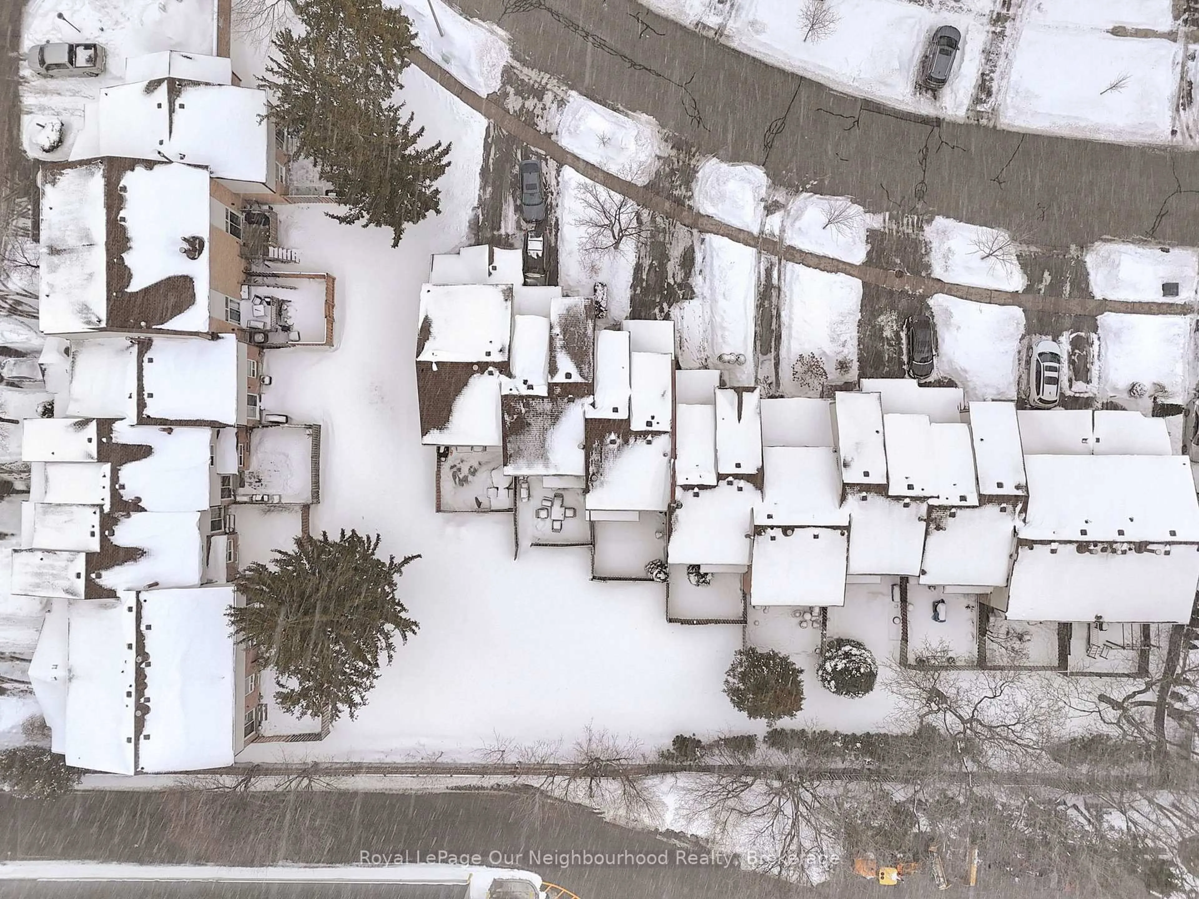 A pic from outside/outdoor area/front of a property/back of a property/a pic from drone, street for 1330 Trowbridge Dr #7, Oshawa Ontario L1G 7L1