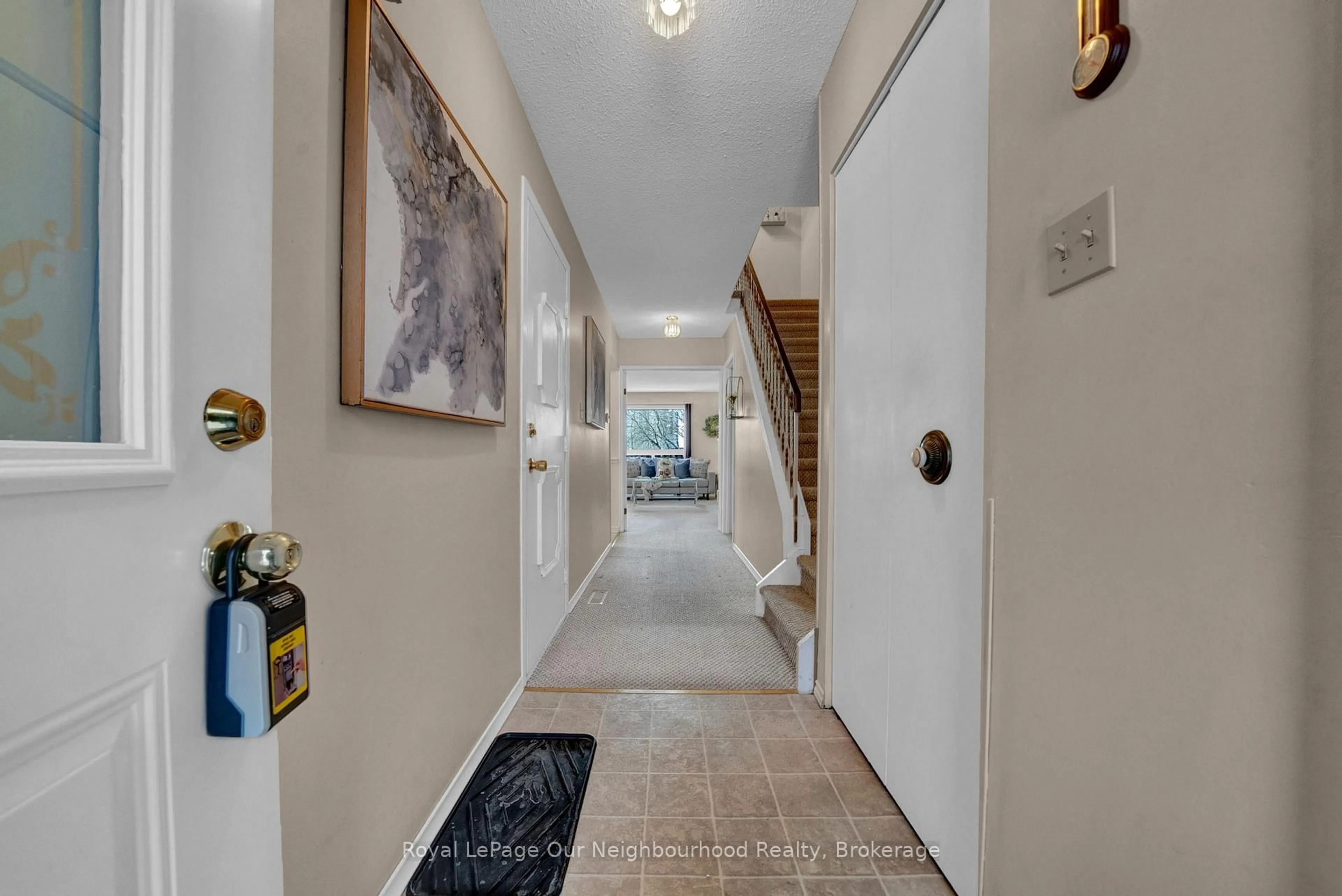 Indoor foyer for 1330 Trowbridge Dr #7, Oshawa Ontario L1G 7L1