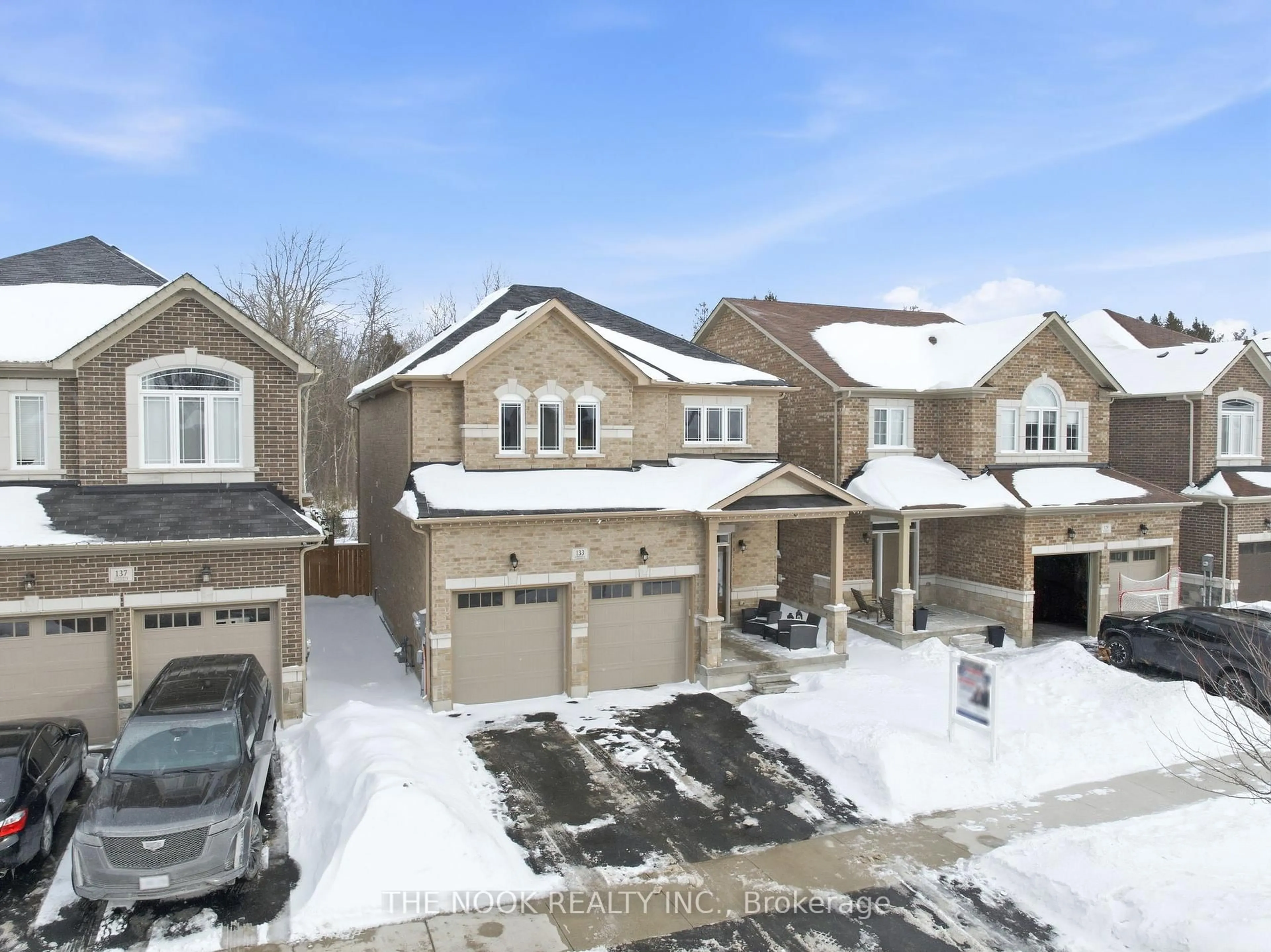 A pic from outside/outdoor area/front of a property/back of a property/a pic from drone, street for 133 Harry Gay Dr, Clarington Ontario L1E 0A9