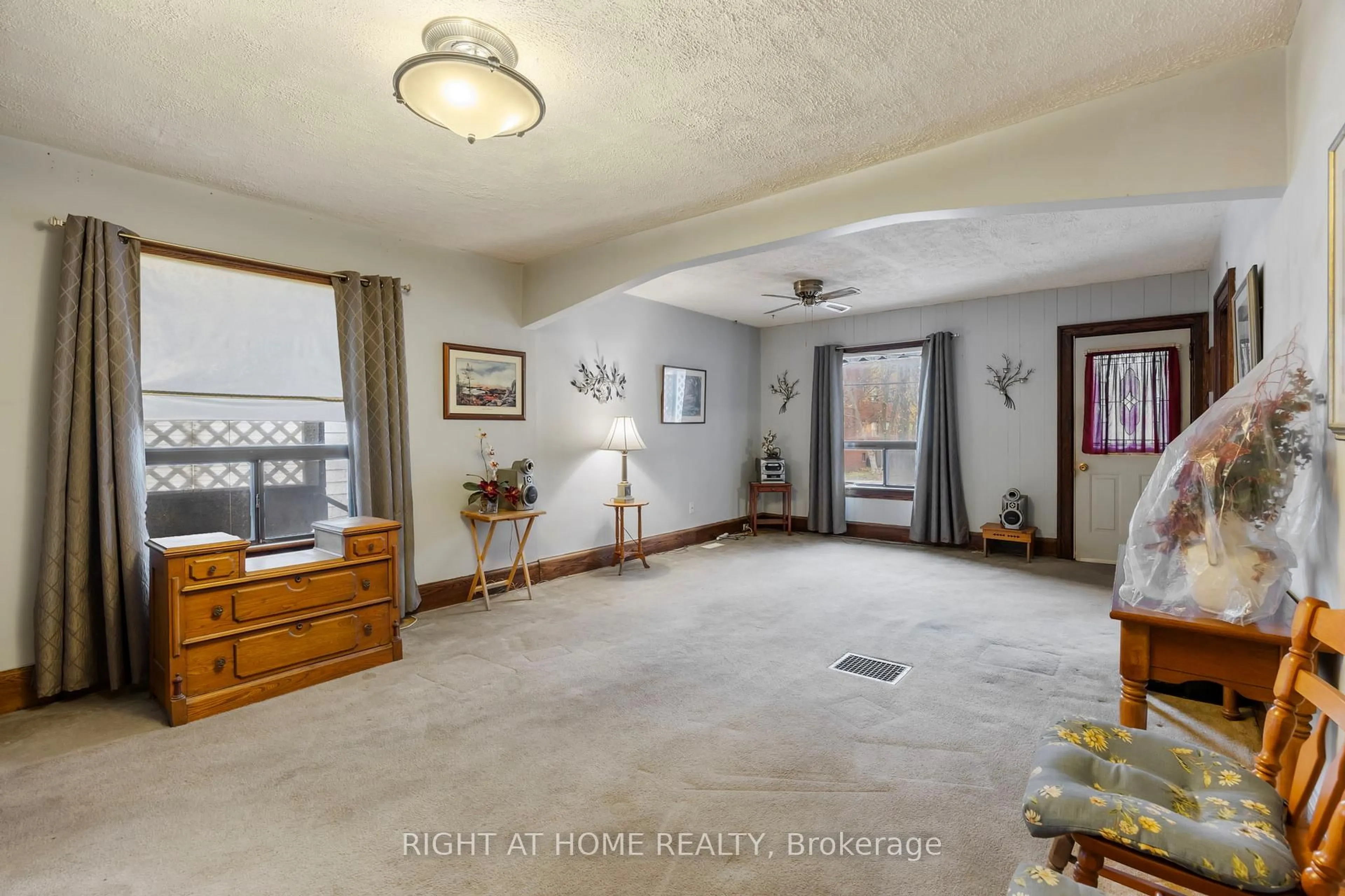 Unknown for 157 Park Rd, Oshawa Ontario L1J 4H1