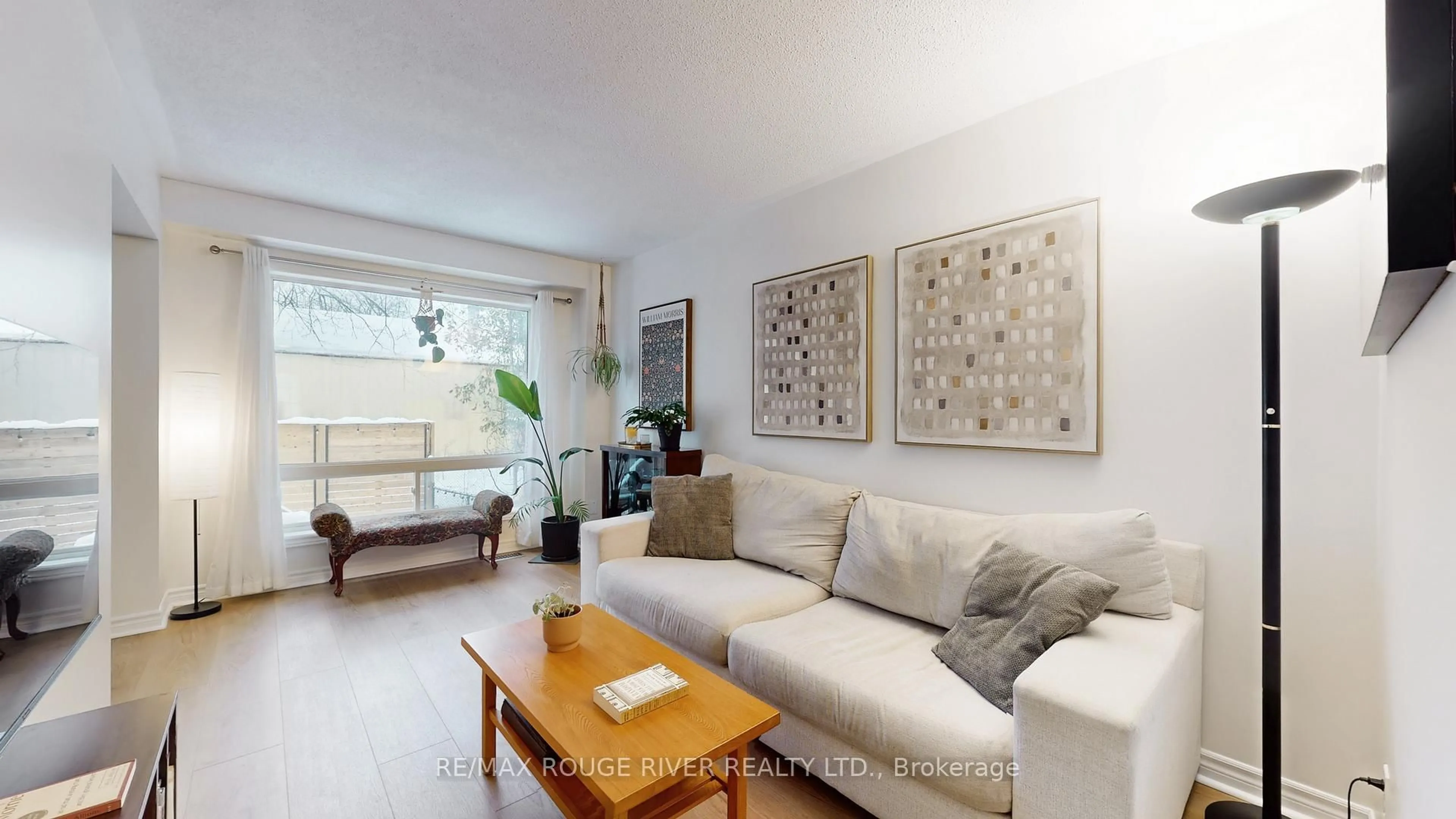 Living room with furniture, unknown for 94 Richfield Sq, Clarington Ontario L1E 3G4