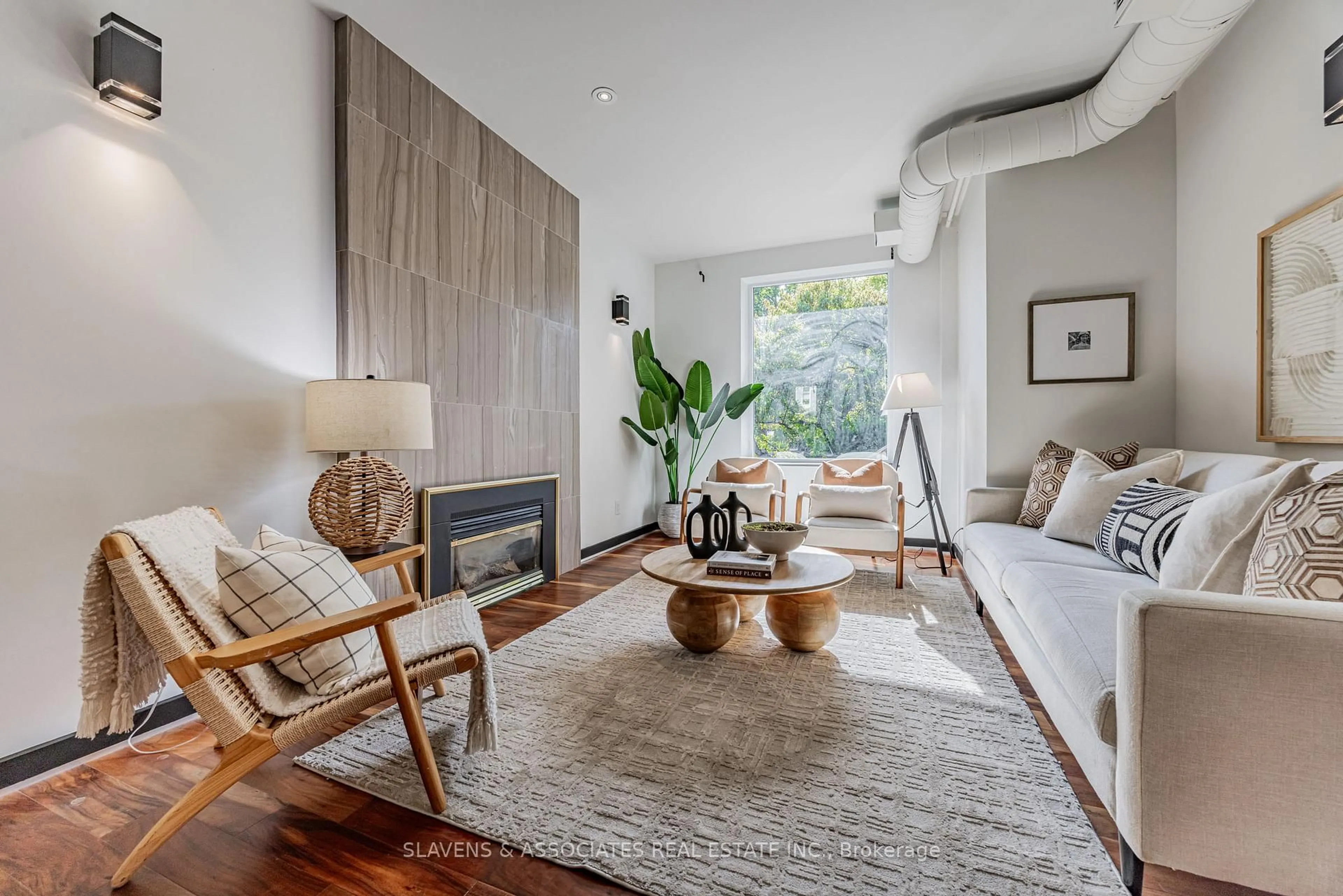 Living room with furniture, unknown for 38 Wroxeter Ave, Toronto Ontario M4K 1J6