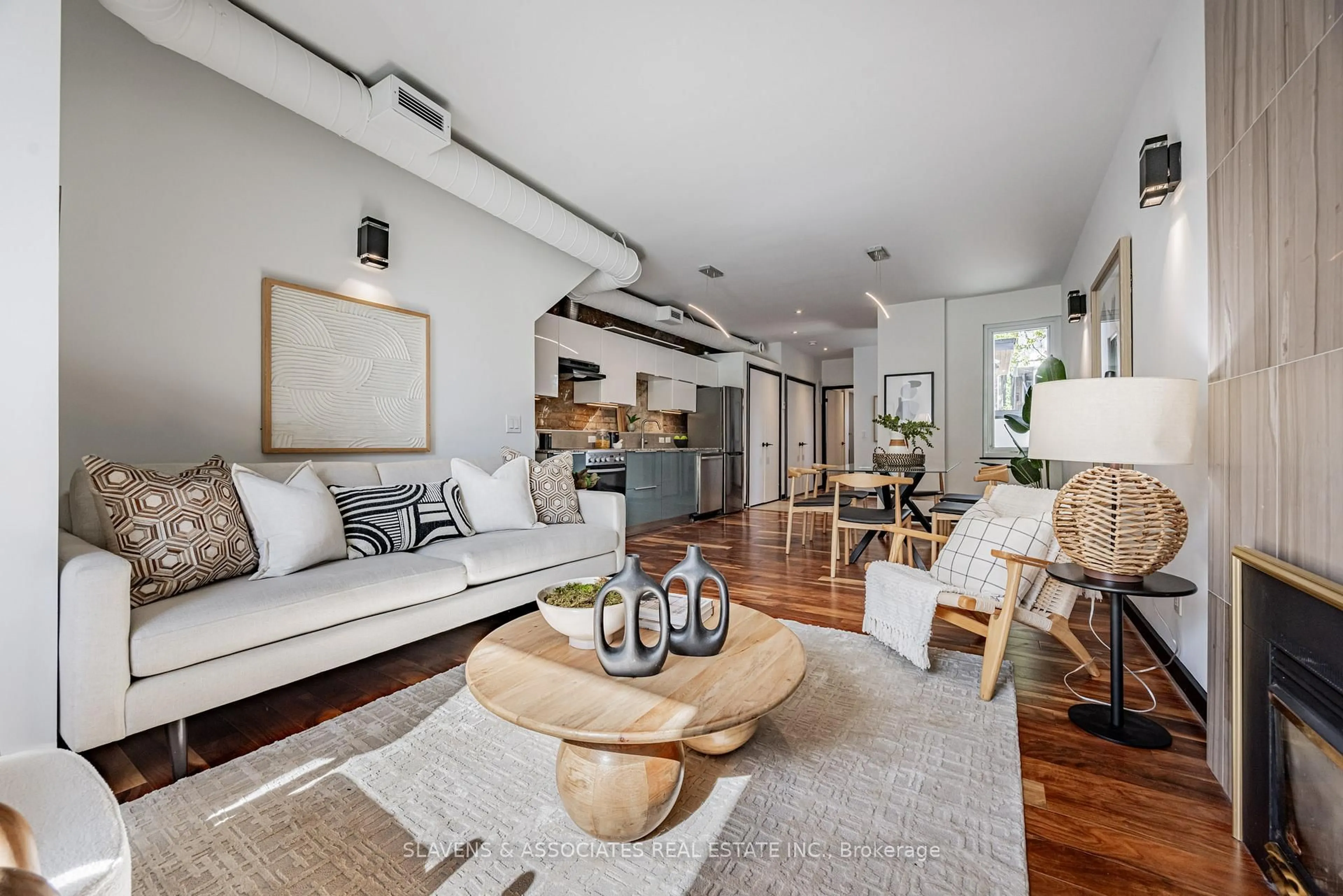 Living room with furniture, unknown for 38 Wroxeter Ave, Toronto Ontario M4K 1J6