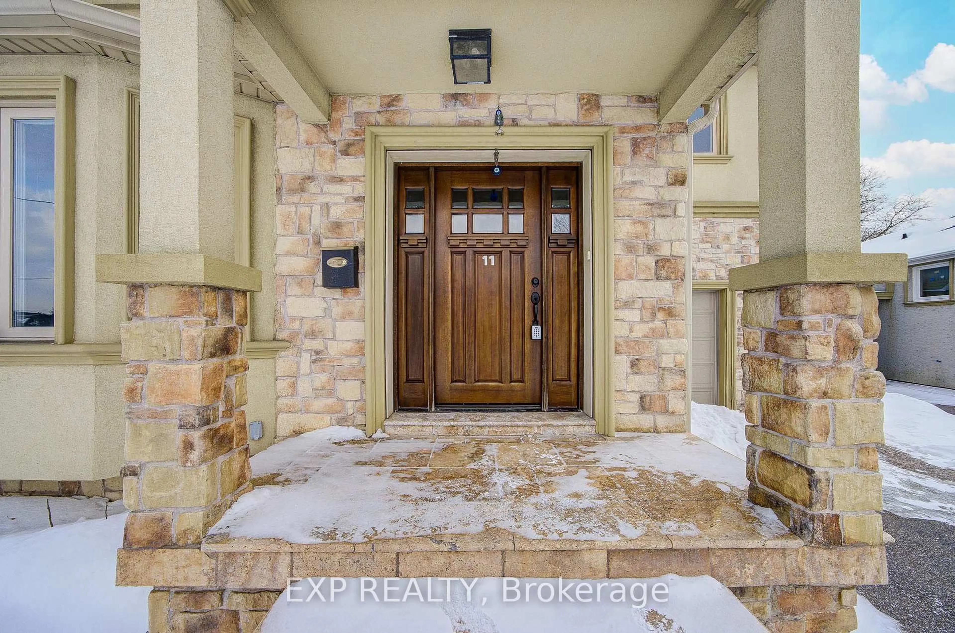Indoor entryway for 11 Bellvare Cres, Toronto Ontario M1R 2M8