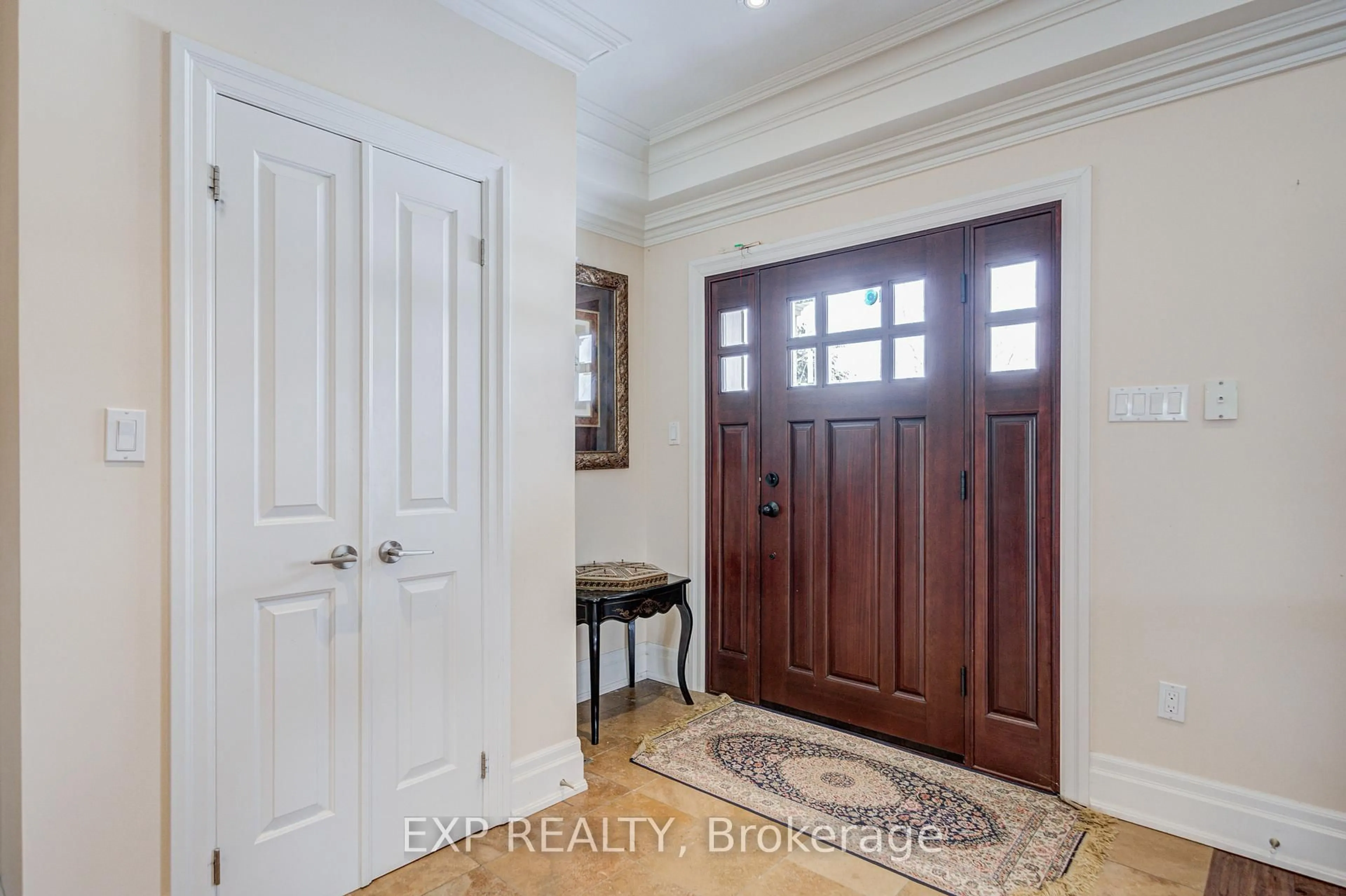 Indoor entryway for 11 Bellvare Cres, Toronto Ontario M1R 2M8