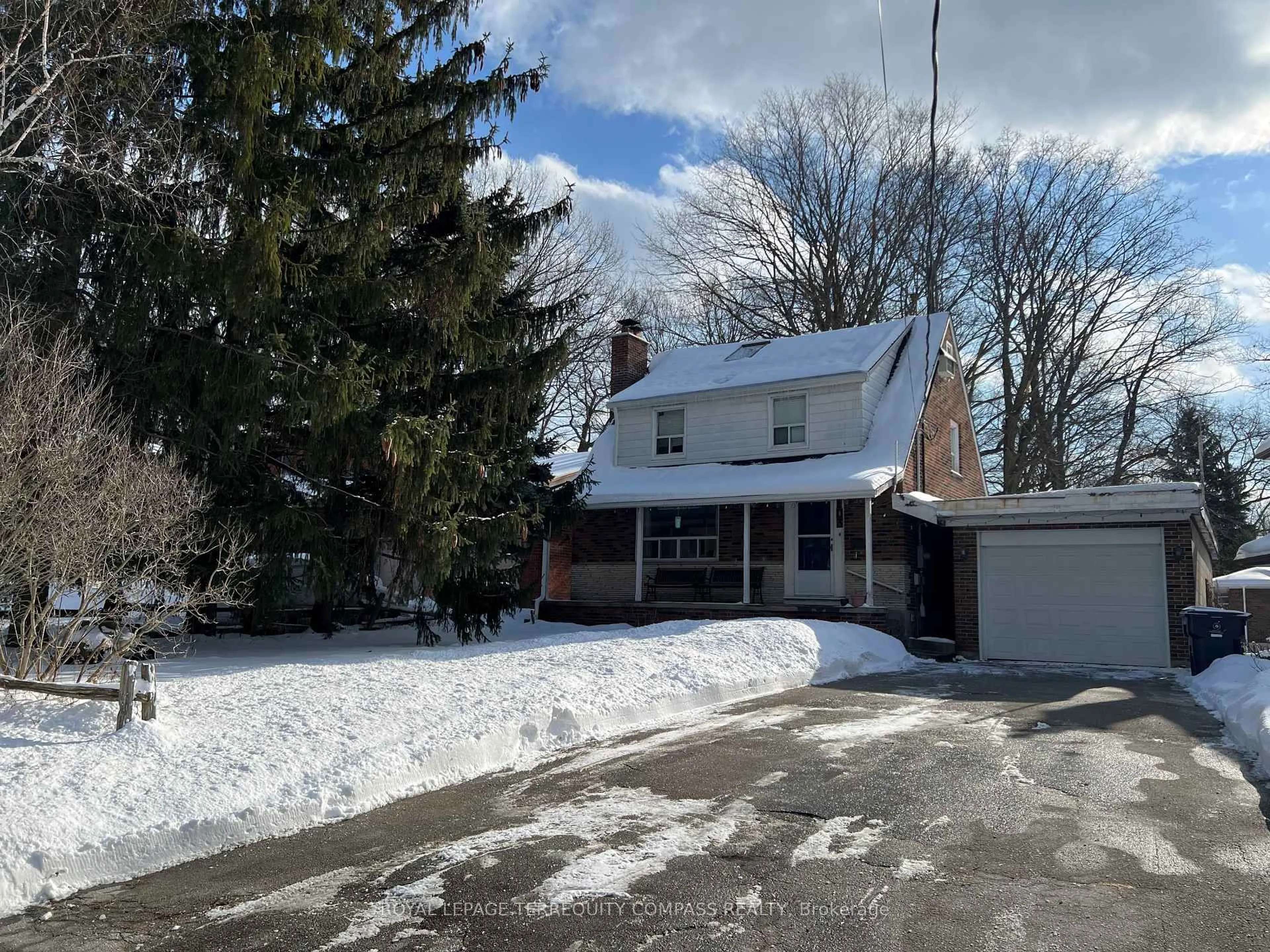 A pic from outside/outdoor area/front of a property/back of a property/a pic from drone, street for 103 Oakridge Dr, Toronto Ontario M1M 2A7