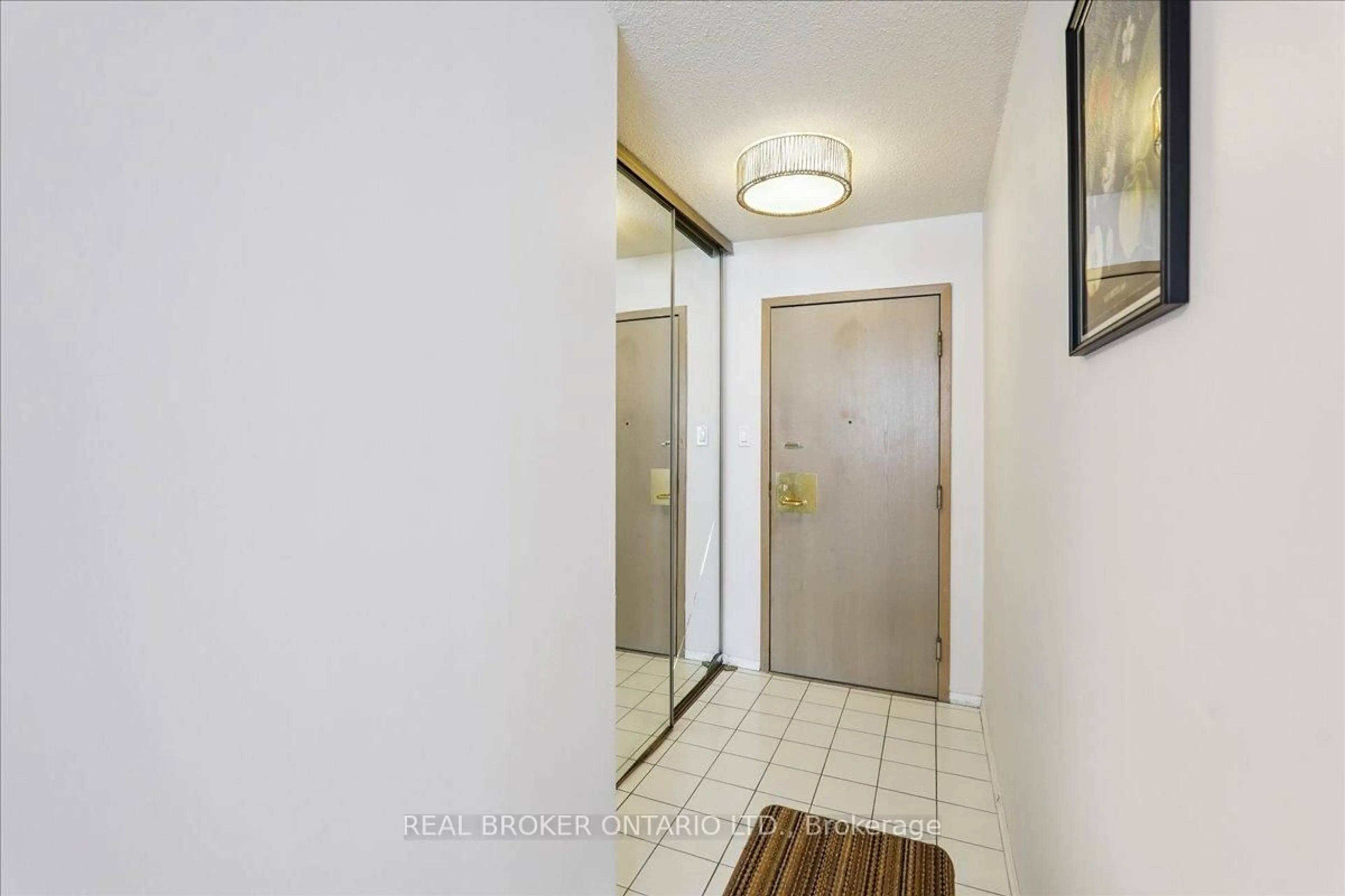 Indoor entryway for 3233 Eglington Ave #201, Toronto Ontario M1J 3N6