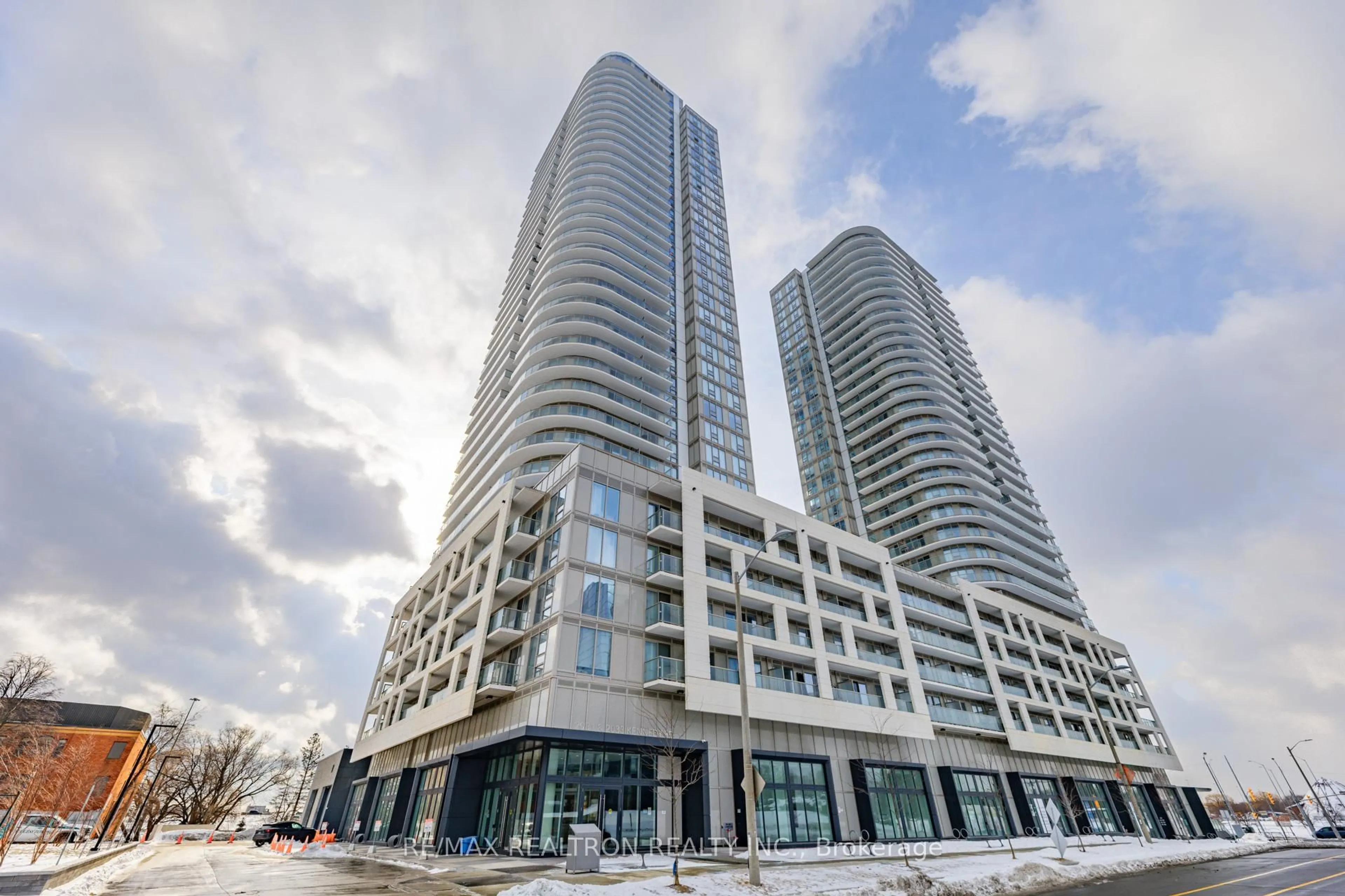 Indoor foyer for 2033 Kennedy Rd #2008, Toronto Ontario M1T 0B9