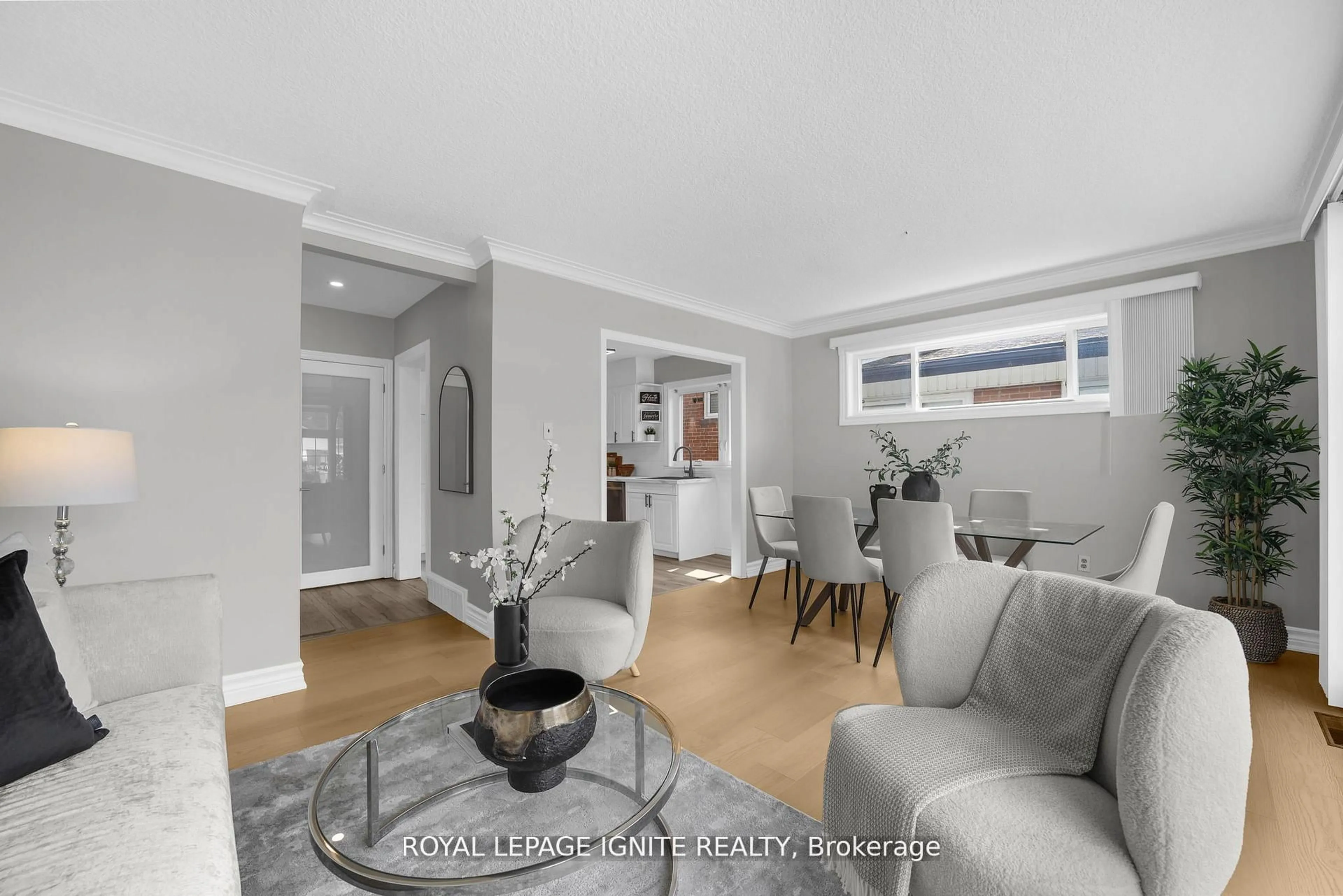 Living room with furniture, unknown for 47 Deerfield Rd, Toronto Ontario M1K 4X2