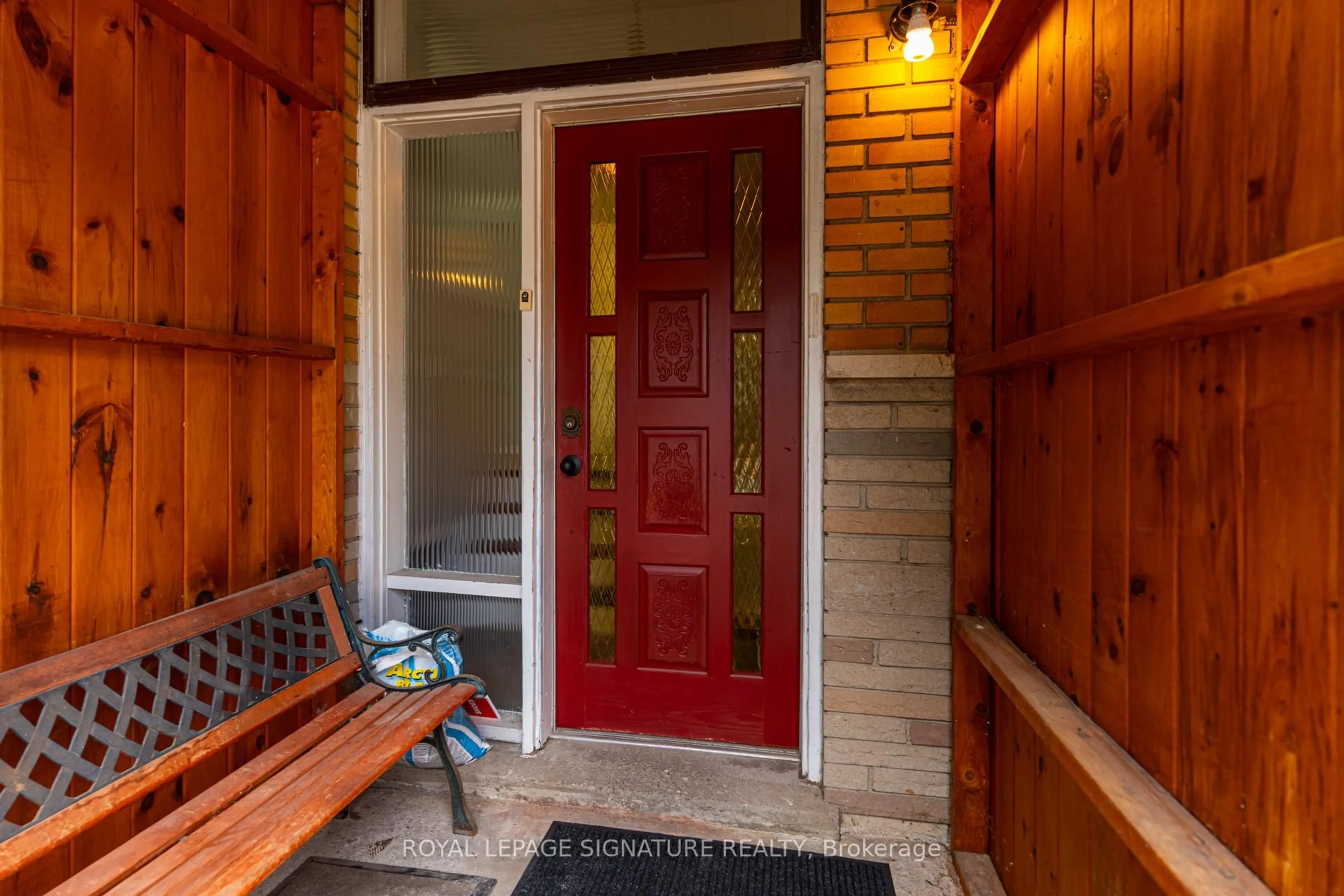 Indoor entryway for 4 Stillbrook Crt, Toronto Ontario M1E 3W7