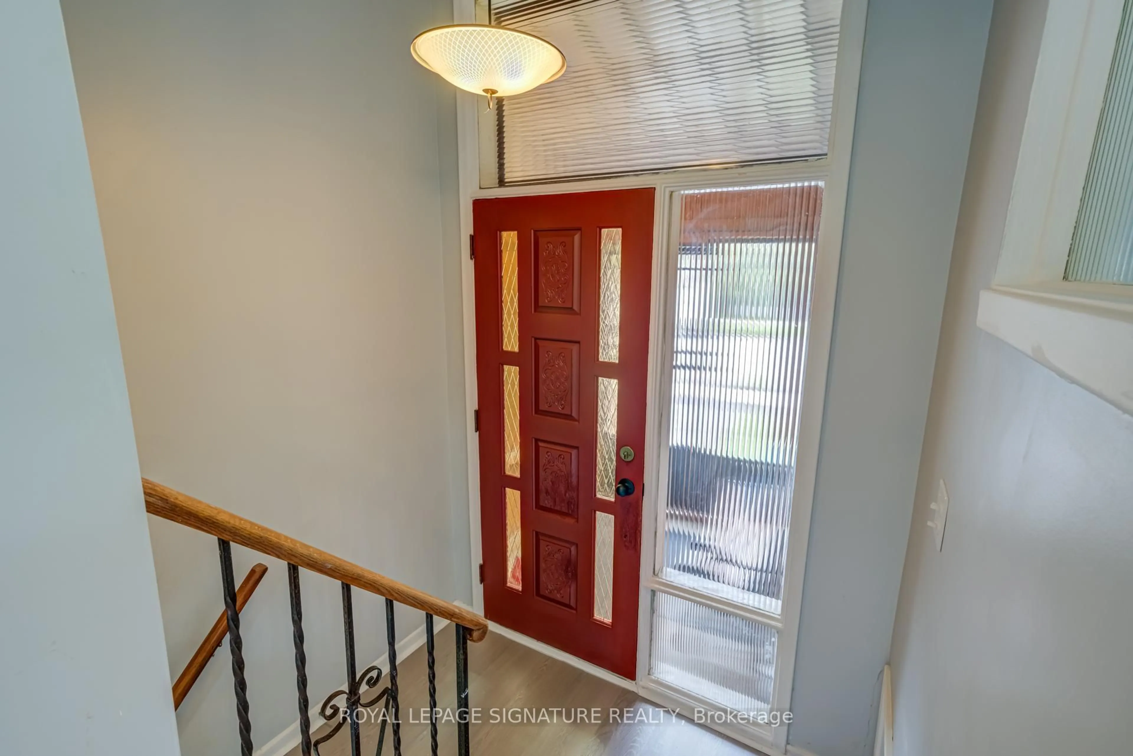 Indoor entryway for 4 Stillbrook Crt, Toronto Ontario M1E 3W7