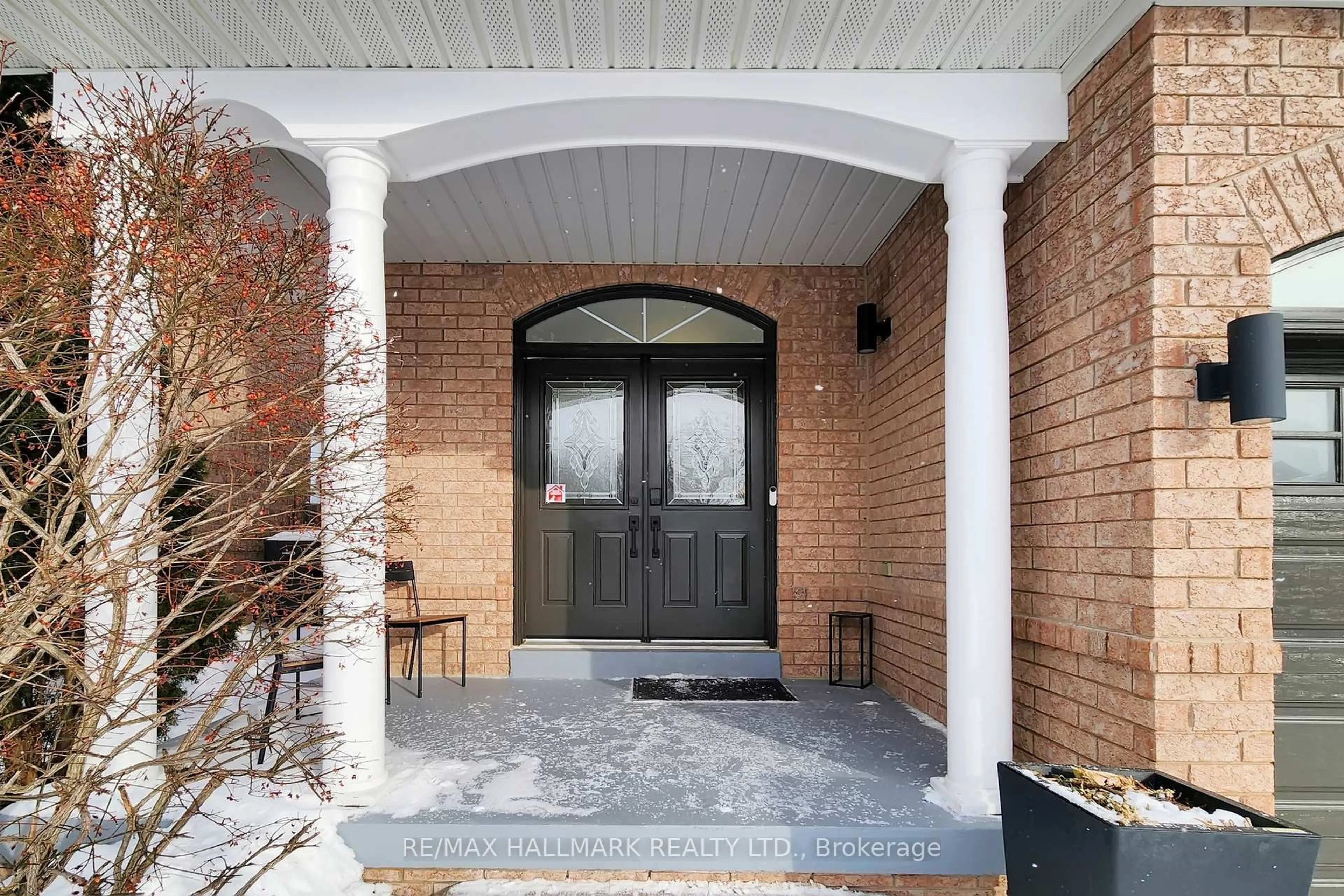 Indoor entryway for 49 Sonley Dr, Whitby Ontario L1R 3B7