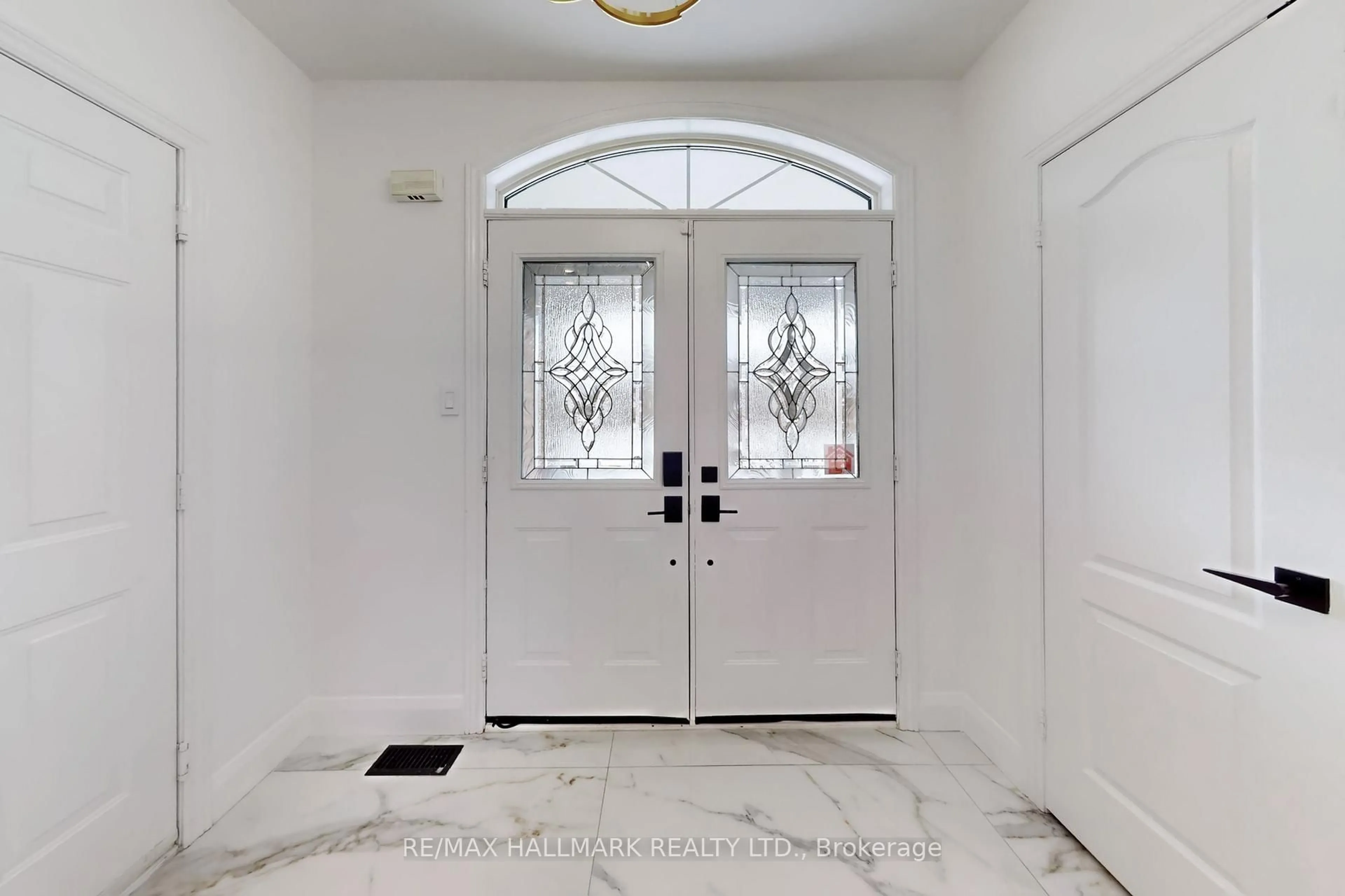 Indoor entryway for 49 Sonley Dr, Whitby Ontario L1R 3B7
