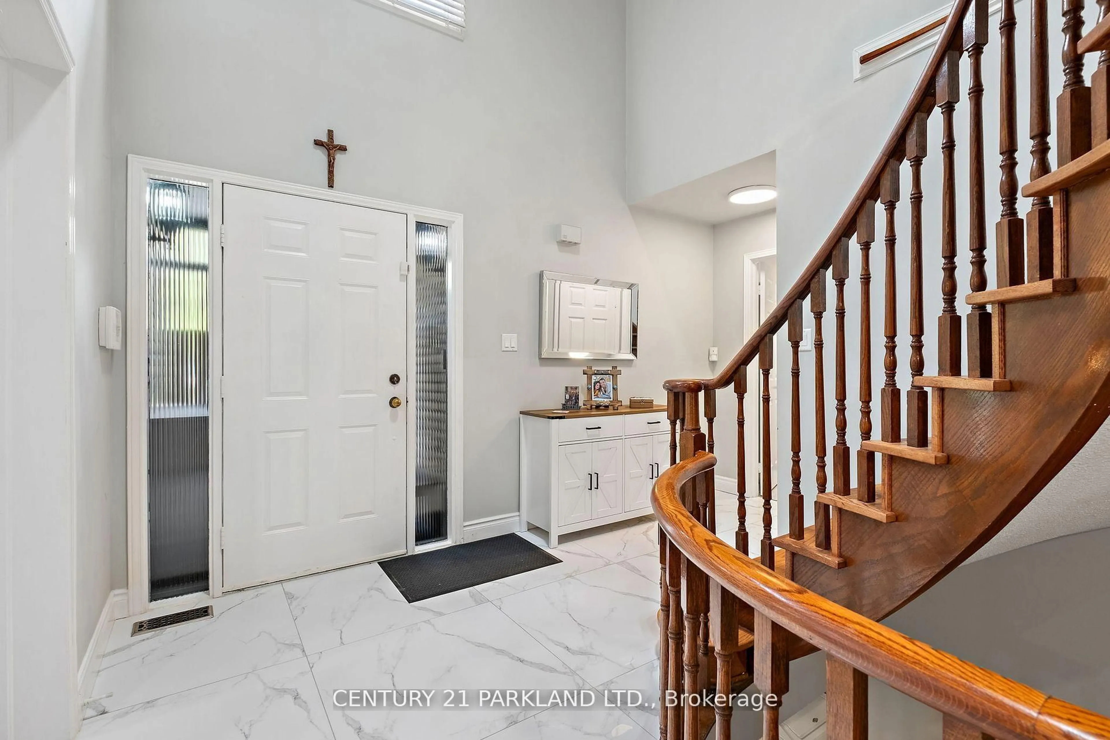 Indoor entryway for 87 Bonacres Ave, Toronto Ontario M1C 3B8