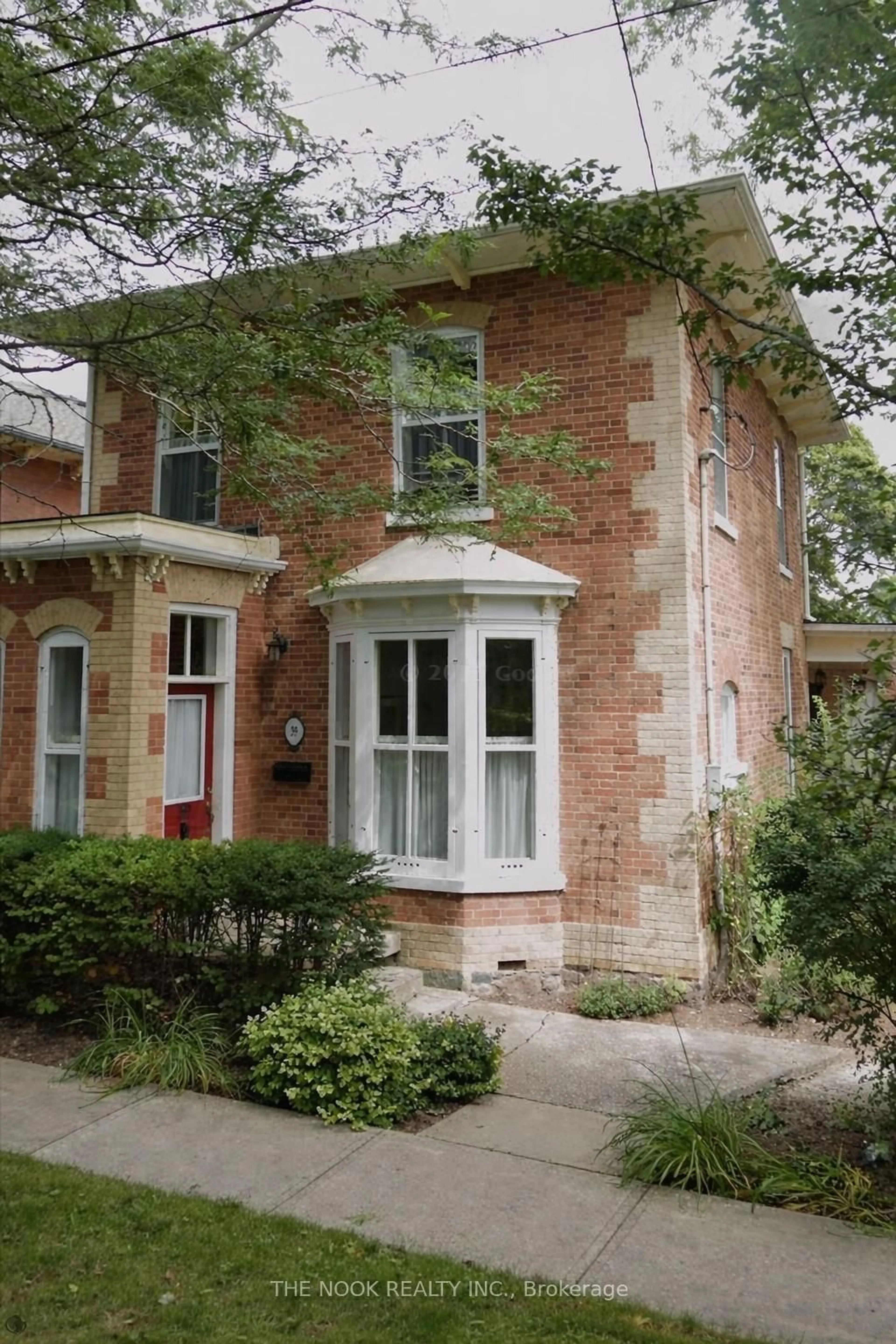 Home with brick exterior material, building for 39 Centre St, Clarington Ontario L1C 2Y2