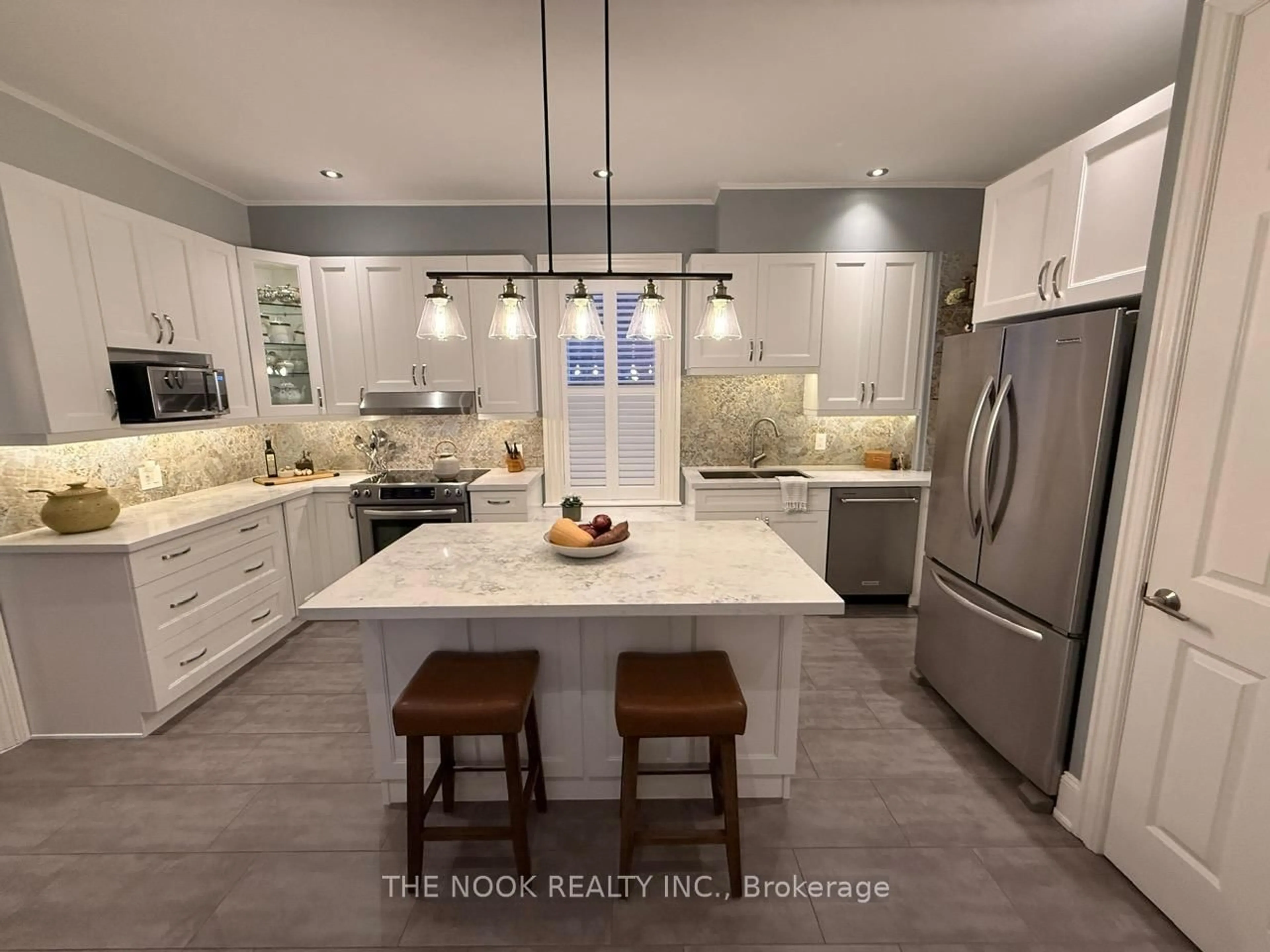 Open concept kitchen, ceramic/tile floor for 39 Centre St, Clarington Ontario L1C 2Y2