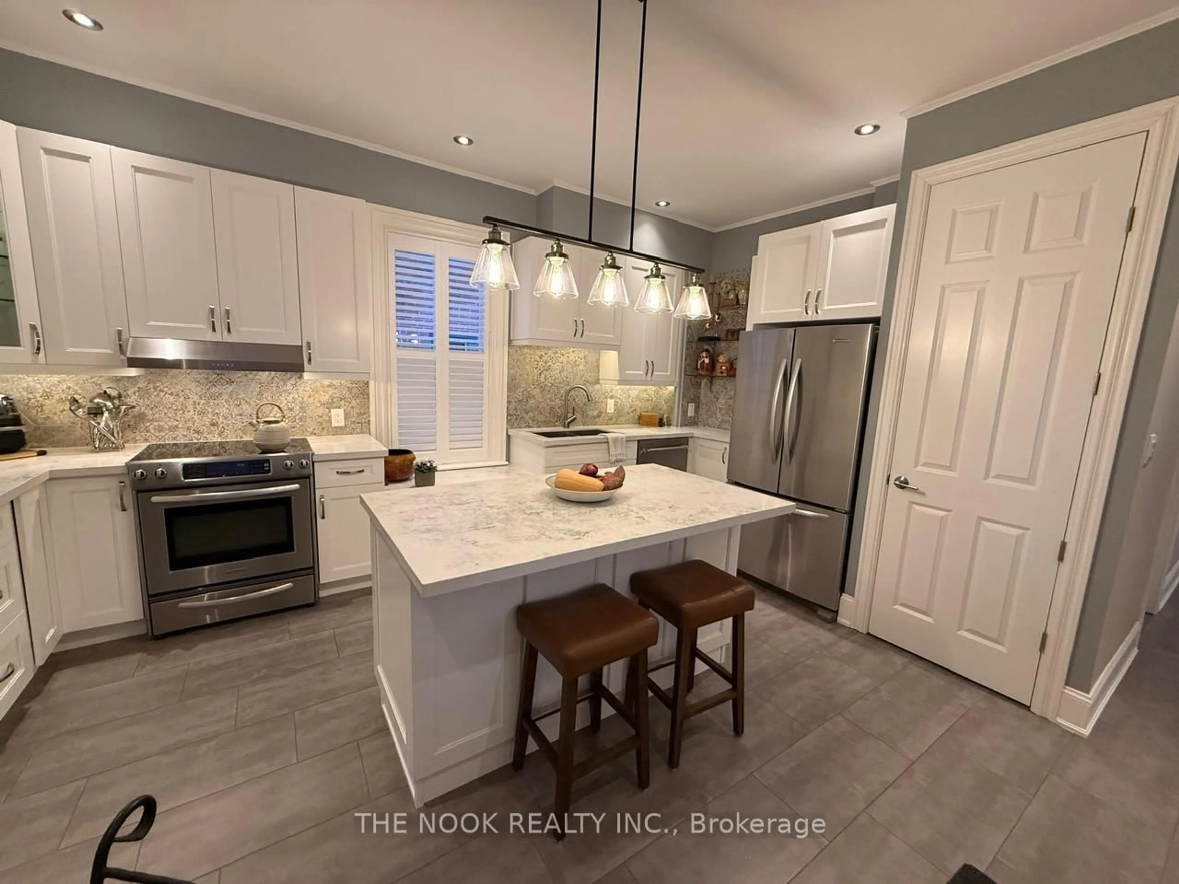 Open concept kitchen, ceramic/tile floor for 39 Centre St, Clarington Ontario L1C 2Y2