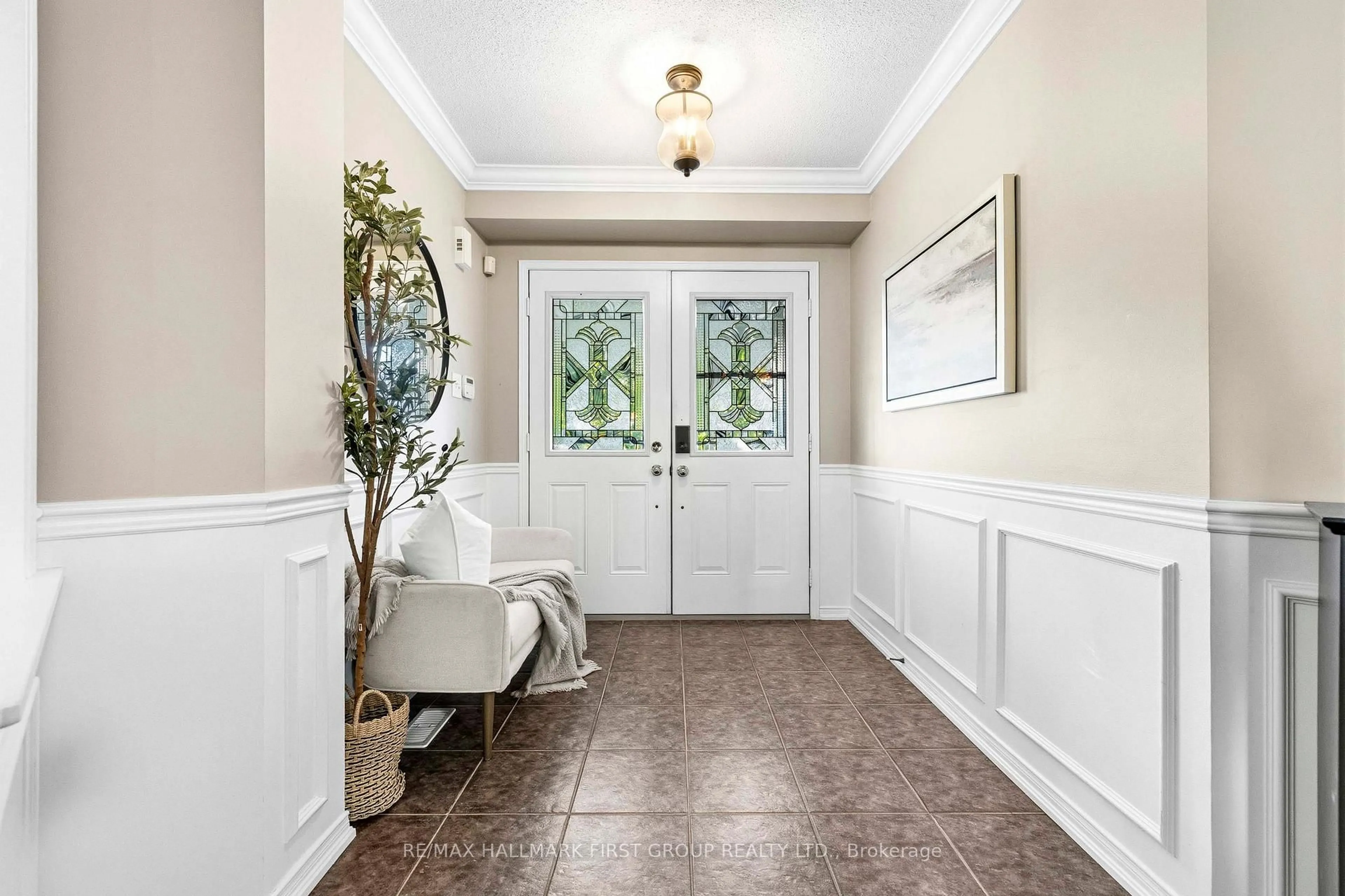 Indoor entryway for 1586 Docking Crt, Oshawa Ontario L1K 0H3