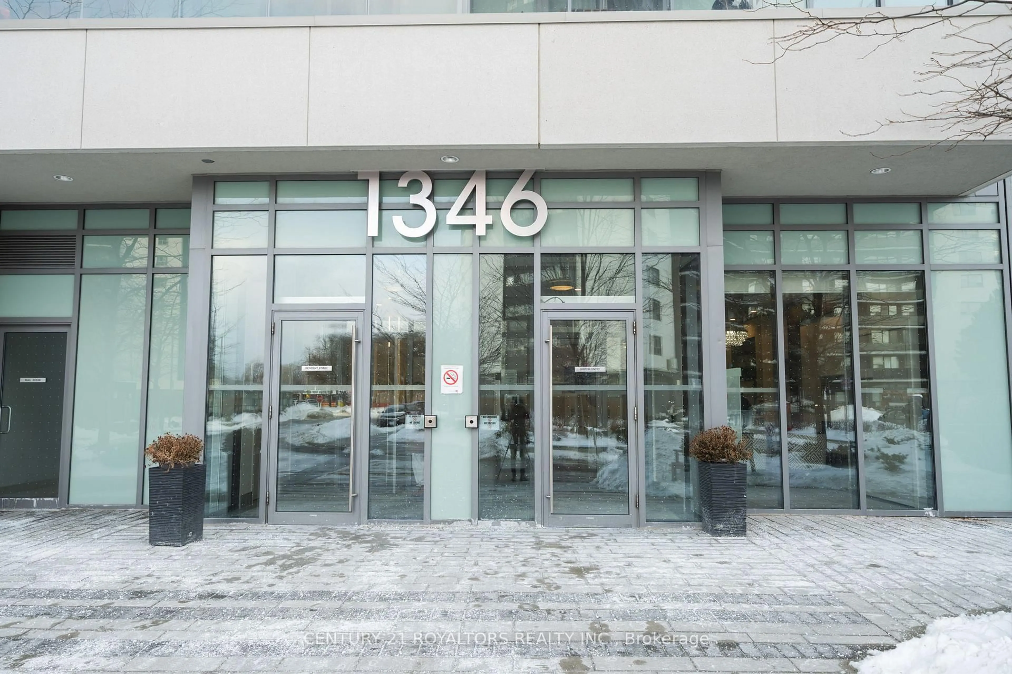 Indoor foyer for 1346 Danforth Rd #811, Toronto Ontario M1J 0A9