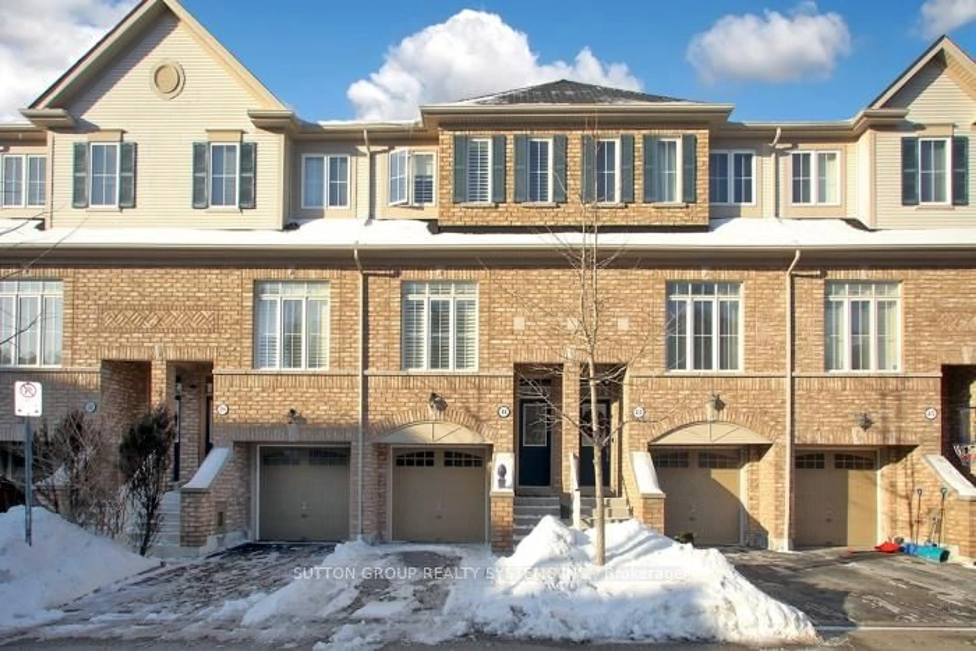 A pic from outside/outdoor area/front of a property/back of a property/a pic from drone, street for 41 Martinworth Lane #20, Ajax Ontario L1Z 0L1