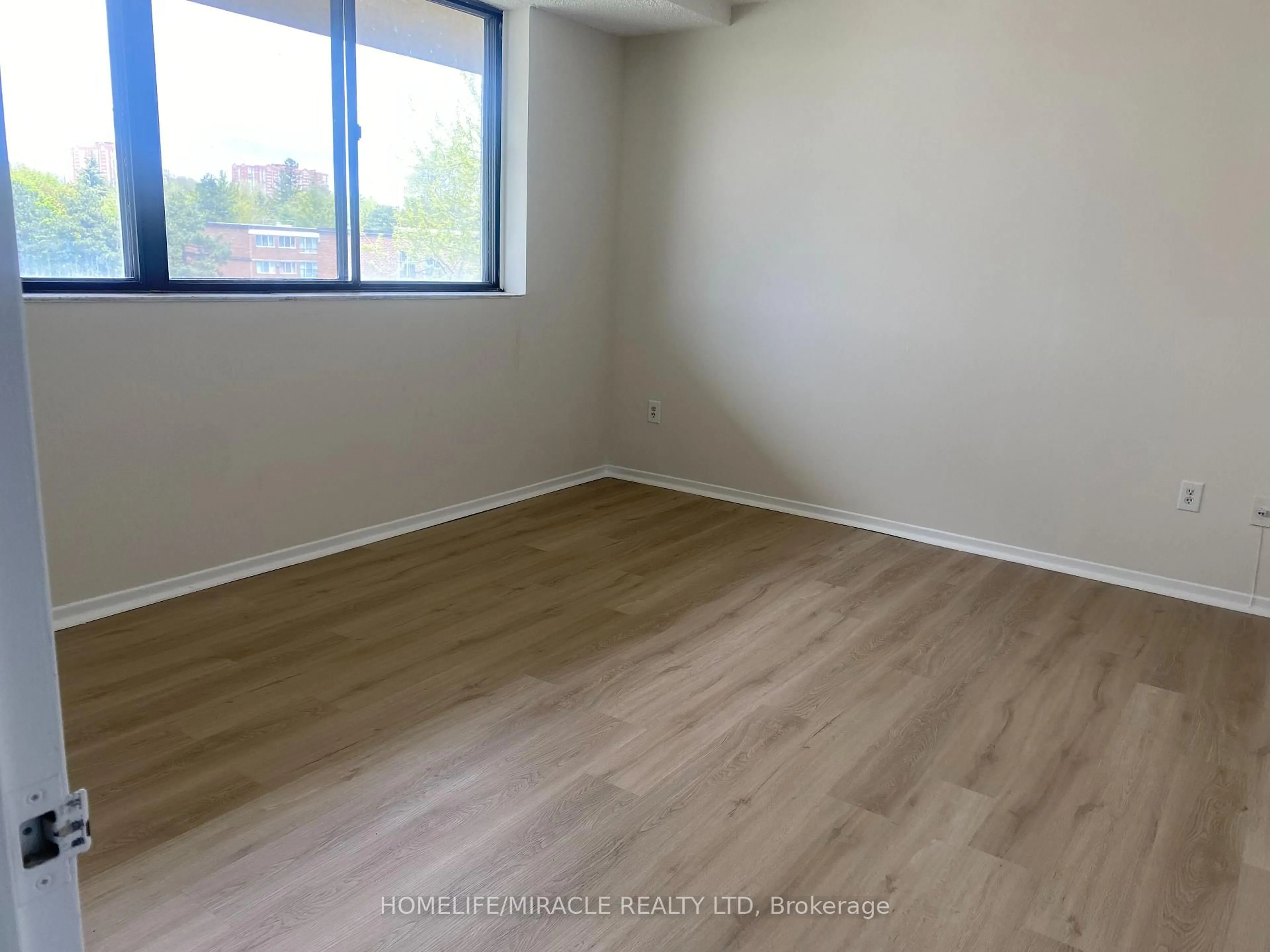 A pic of a room for 665 Kennedy Rd #303, Toronto Ontario M1K 5E2