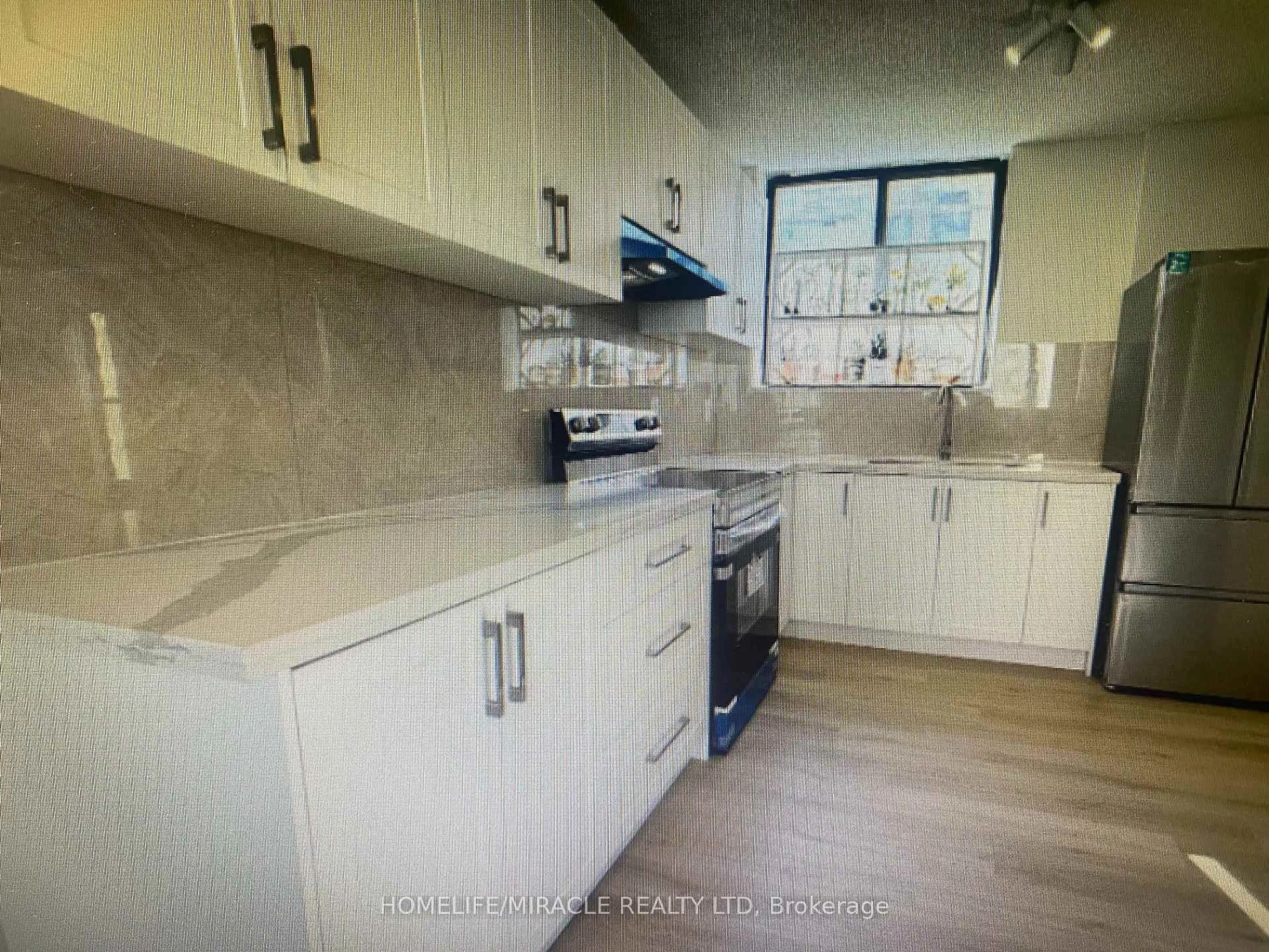 Standard kitchen, ceramic/tile floor for 665 Kennedy Rd #303, Toronto Ontario M1K 5E2