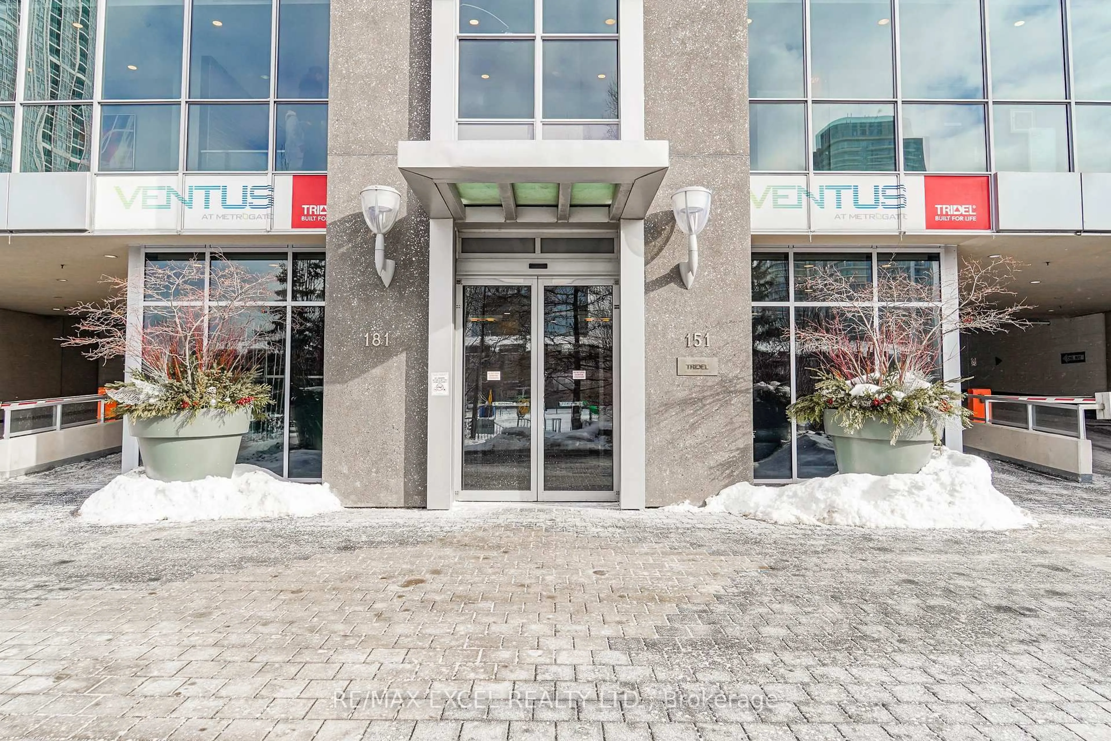 Indoor foyer for 181 Village Green Sq #2118, Toronto Ontario M1S 0K6