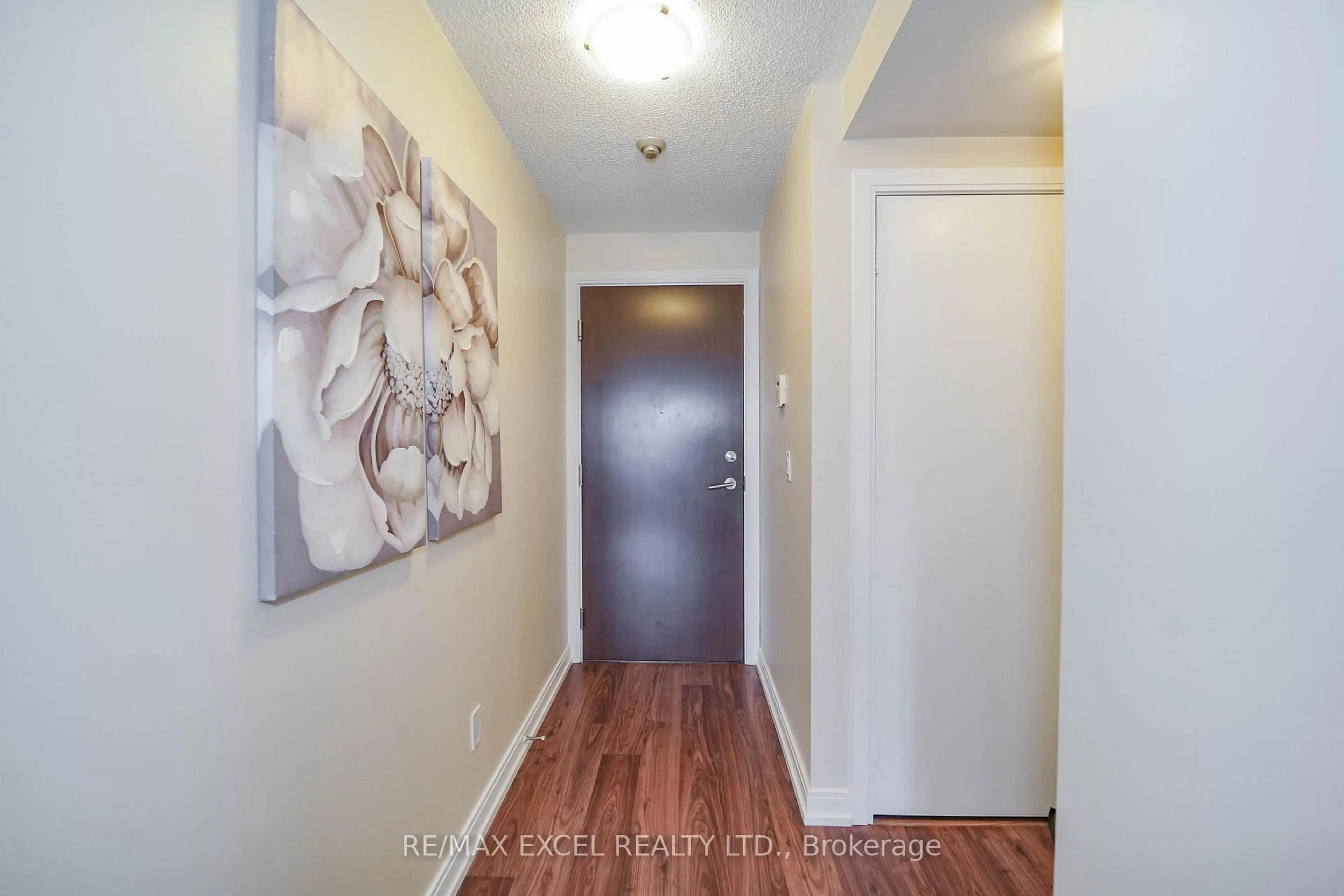 Indoor entryway for 181 Village Green Sq #2118, Toronto Ontario M1S 0K6