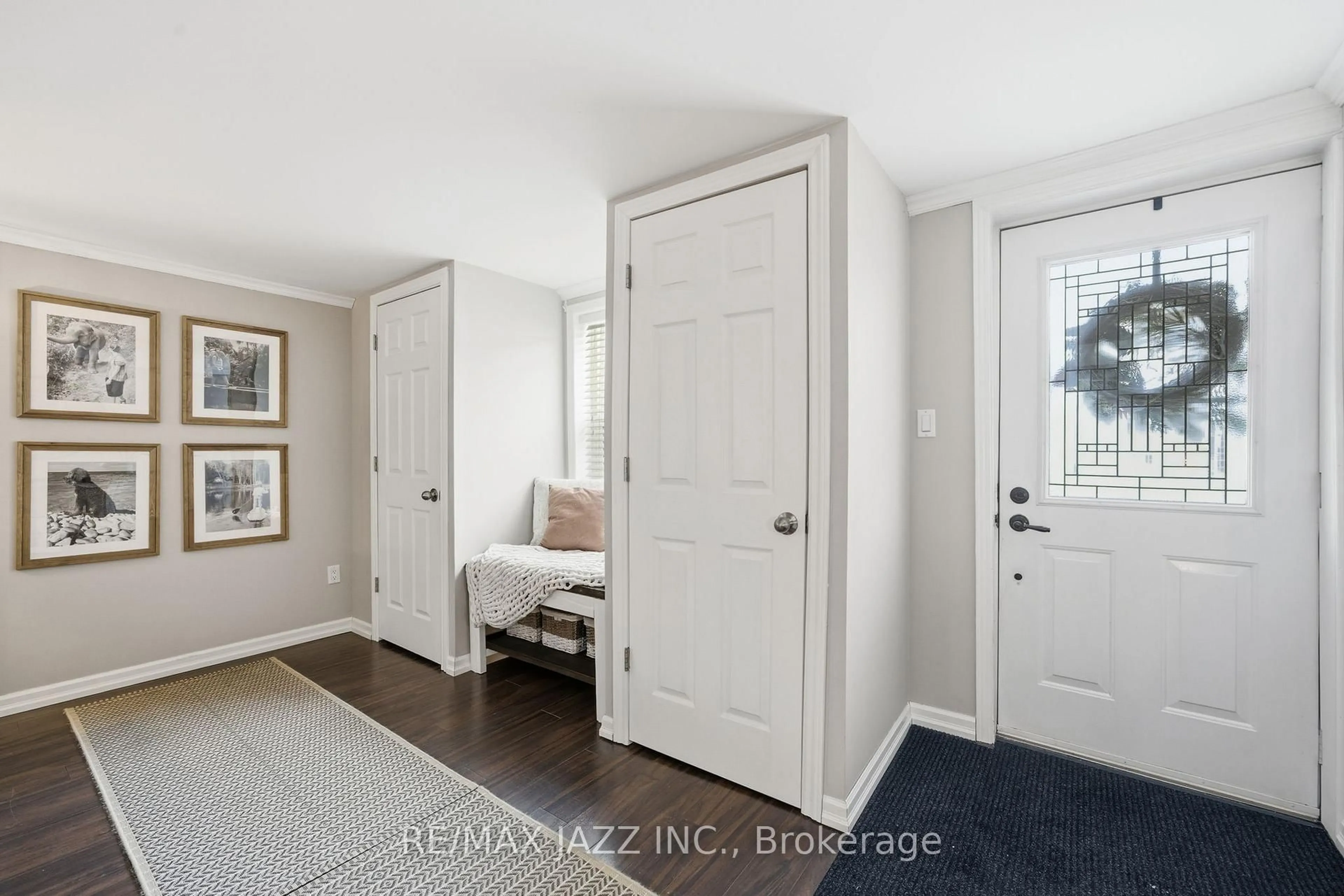 Indoor entryway for 922 Byron St, Whitby Ontario L1N 4R9