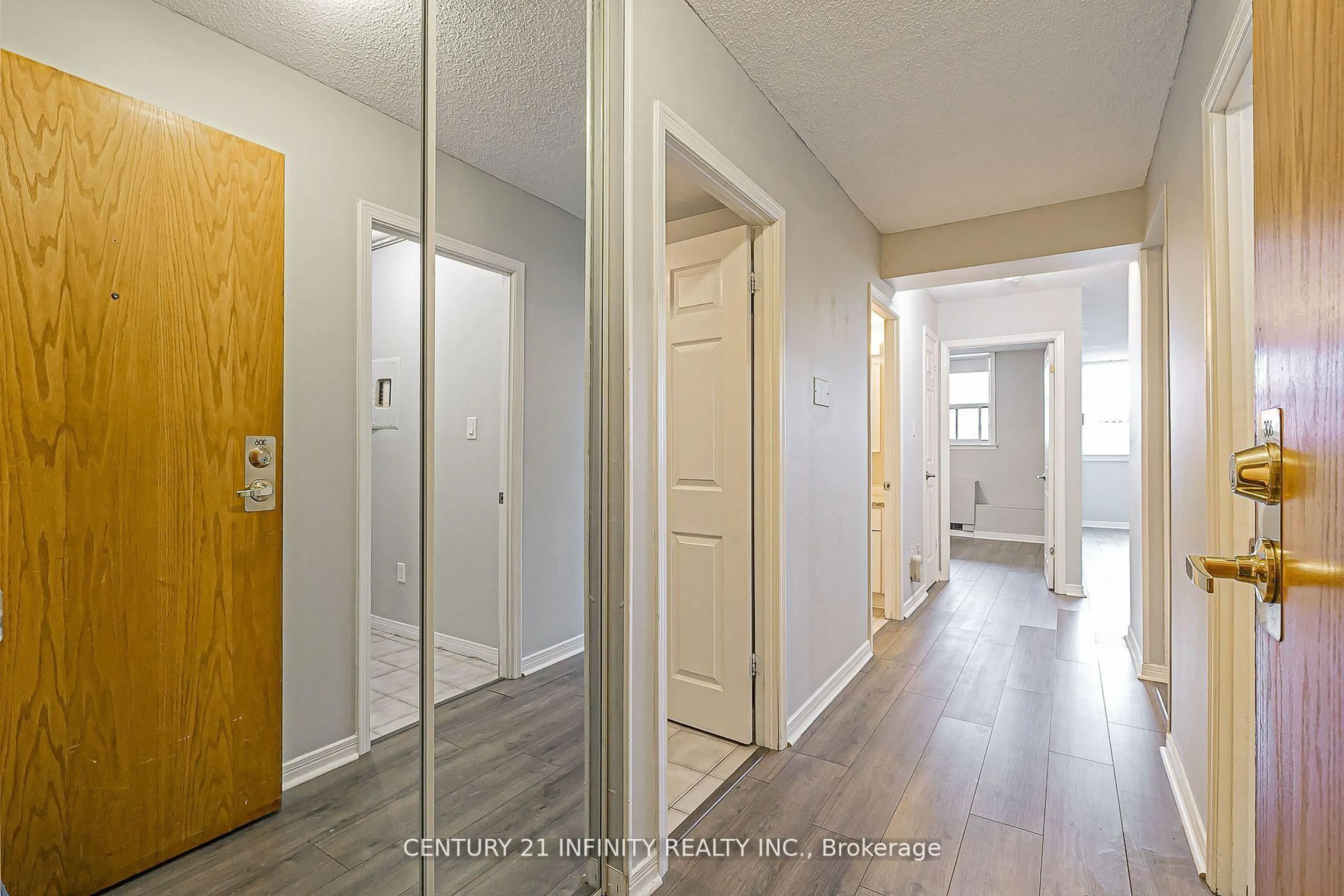 Indoor entryway for 80 Athol St #306, Oshawa Ontario L1H 8B7