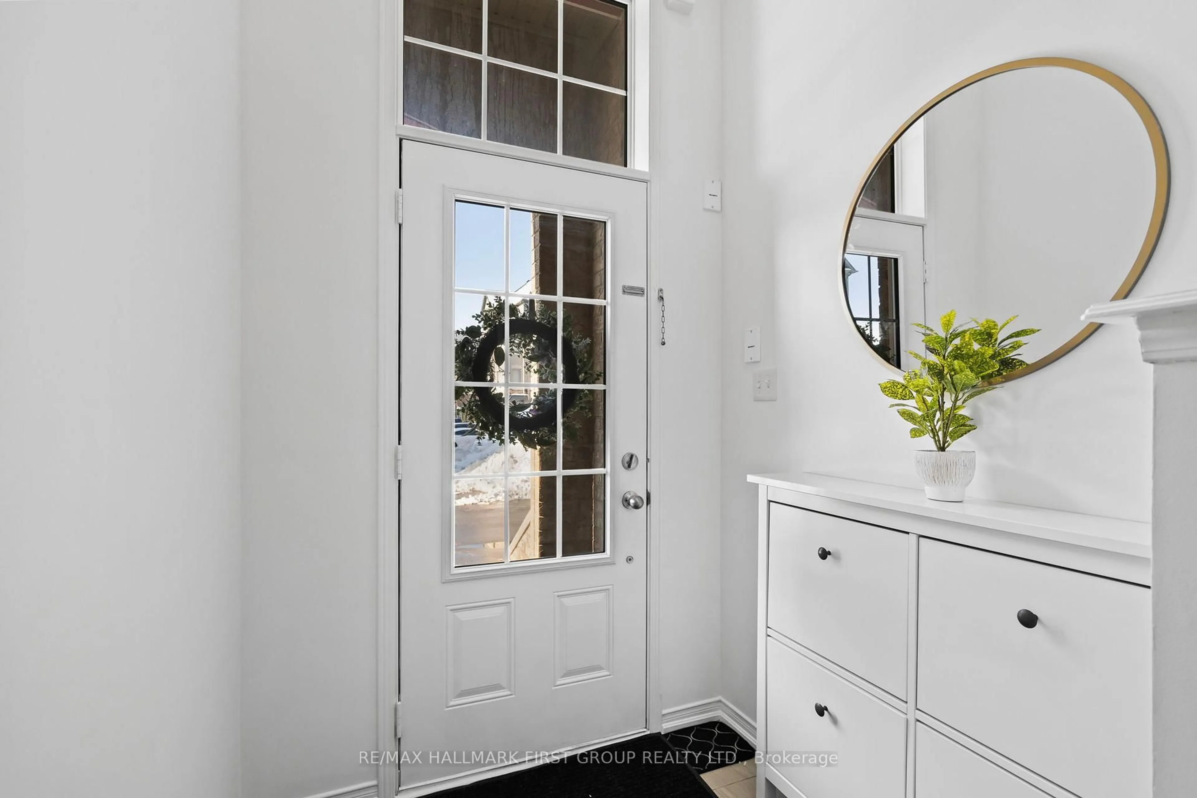 Indoor entryway for 2609 Deputy Minister Path, Oshawa Ontario L1L 0M7