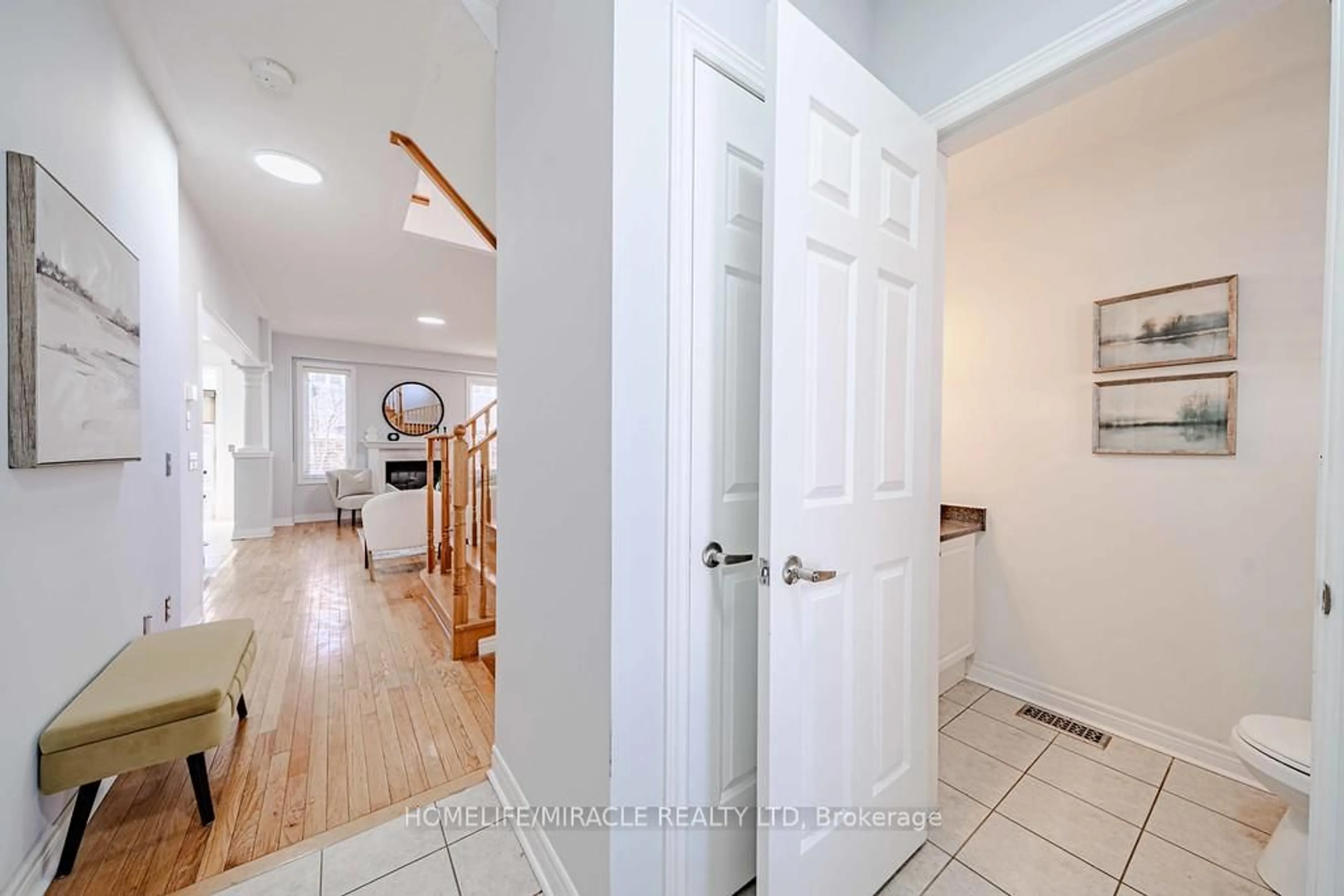 Indoor entryway for 113 James Govan Dr, Whitby Ontario L1N 0H4
