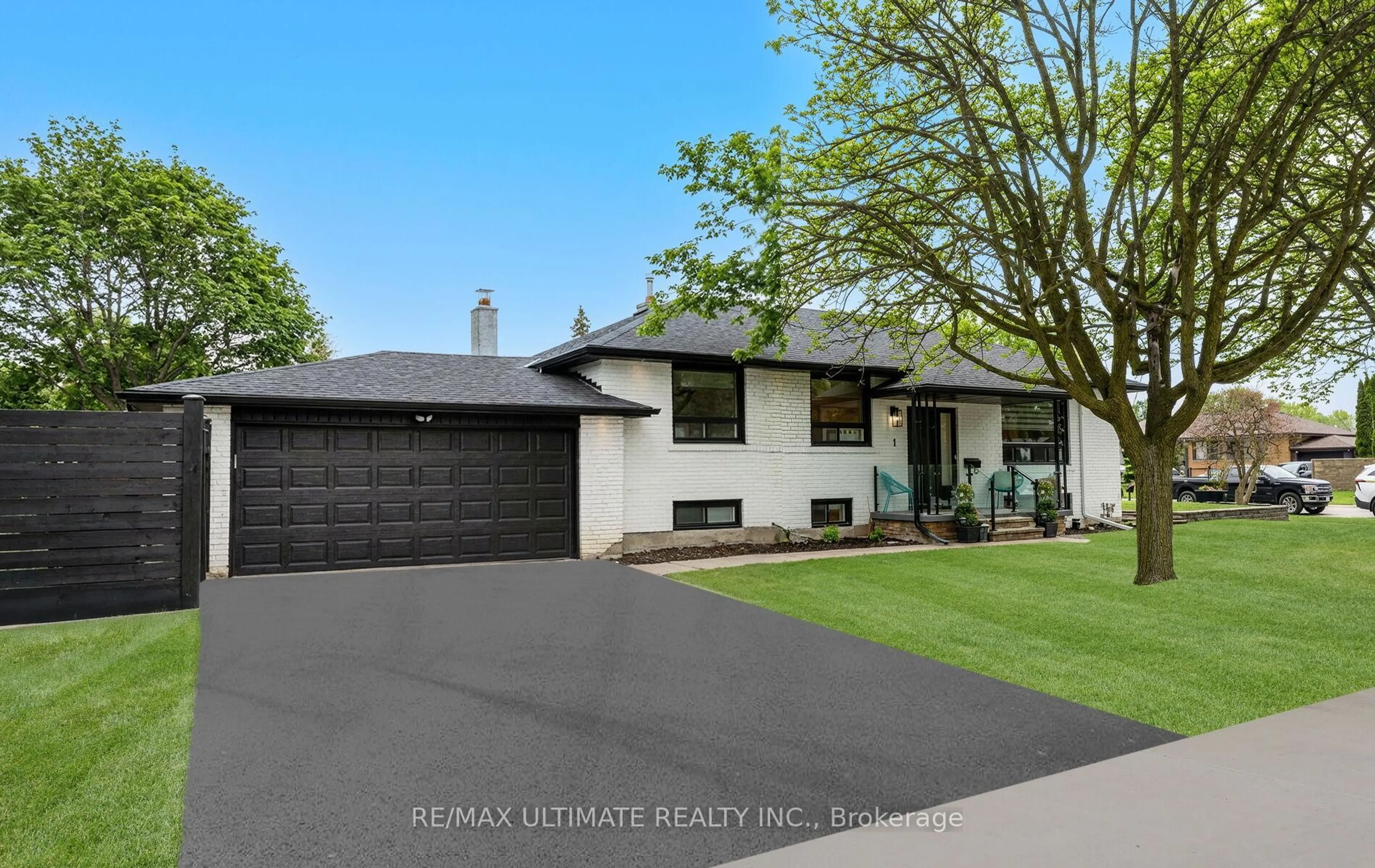 Home with vinyl exterior material, street for 1 Arnham Rd, Toronto Ontario M1R 2E5