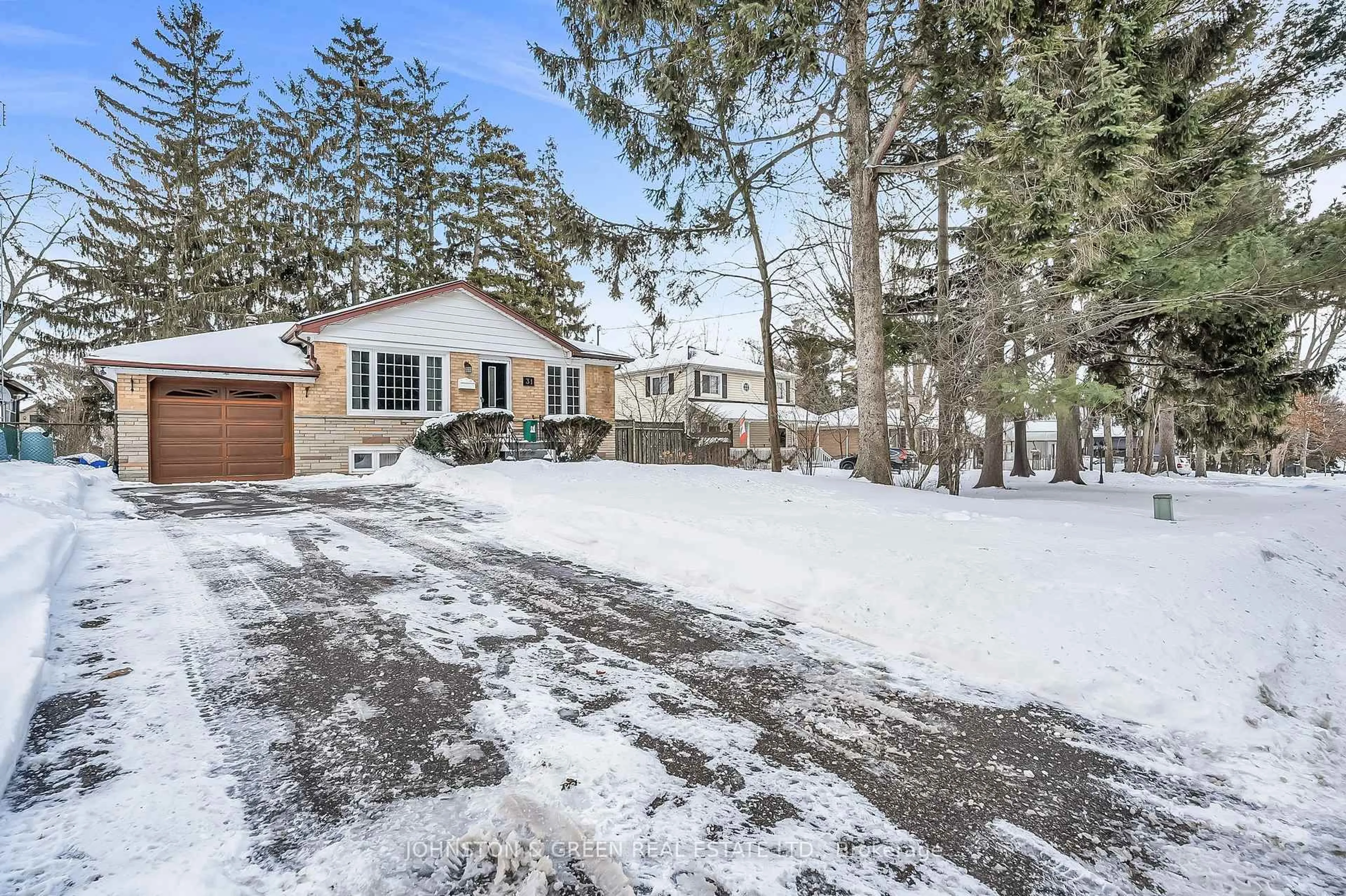 A pic from outside/outdoor area/front of a property/back of a property/a pic from drone, street for 31 Flerimac Rd, Toronto Ontario M4C 3G5