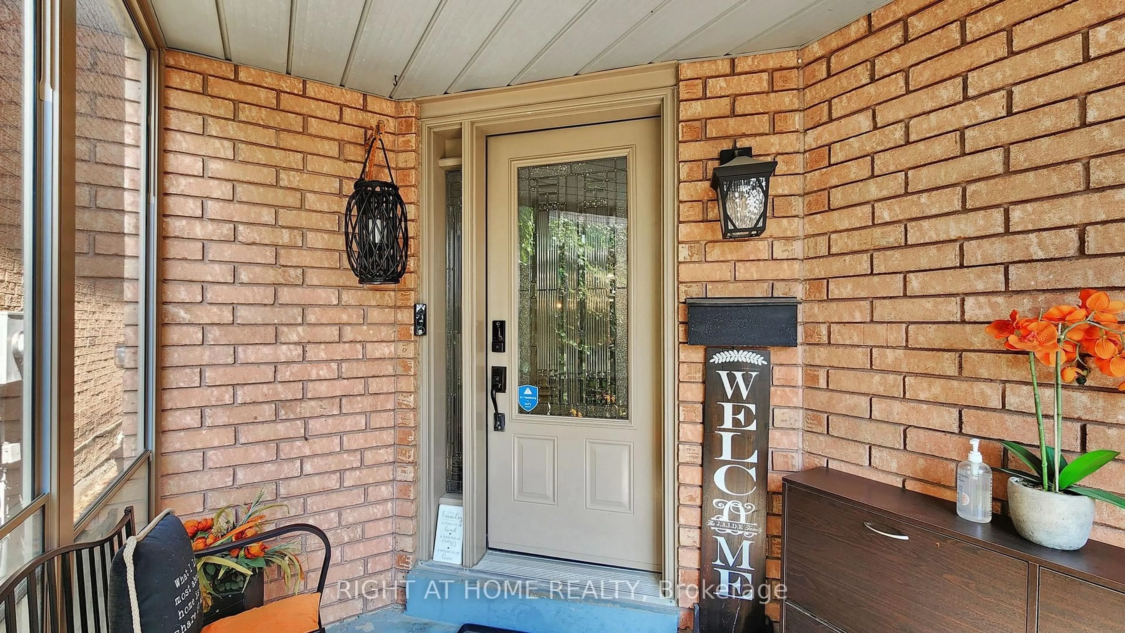 Indoor entryway for 46 Furrow Dr, Whitby Ontario L1R 1Y7