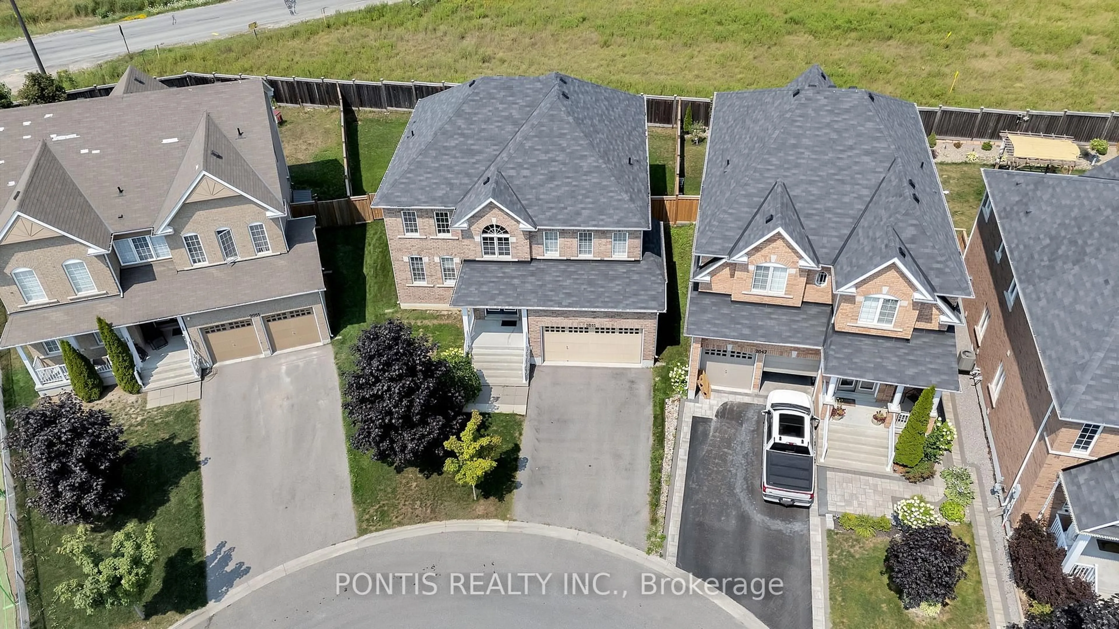 A pic from outside/outdoor area/front of a property/back of a property/a pic from drone, street for 2051 HUNKING Crt, Oshawa Ontario L1K 0V3