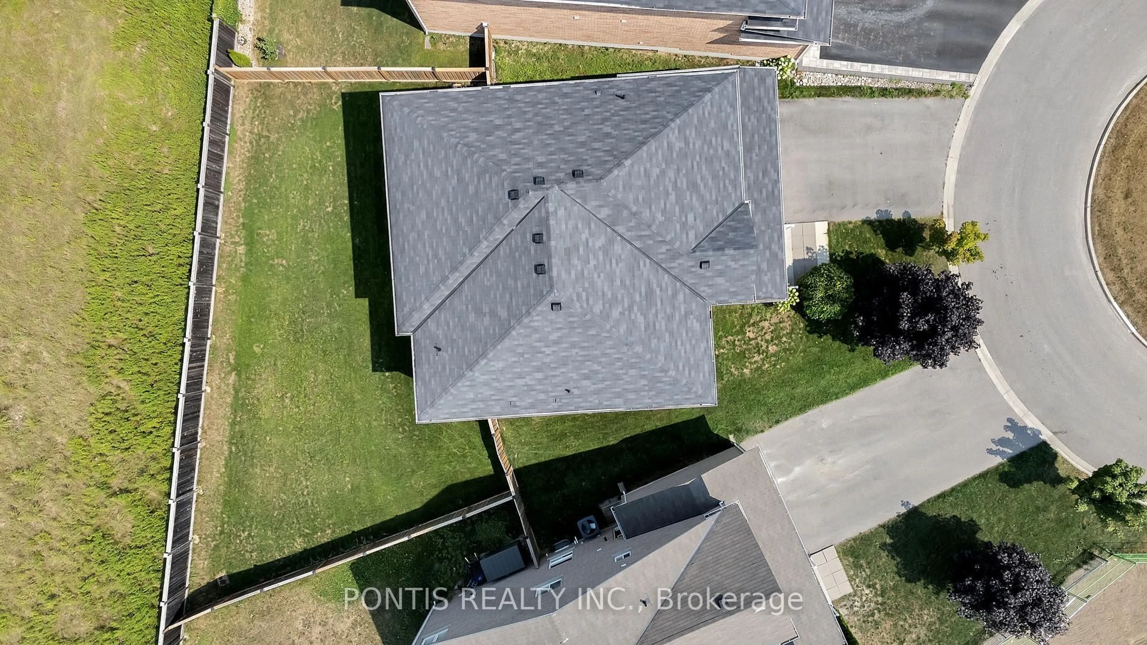 A pic from outside/outdoor area/front of a property/back of a property/a pic from drone, street for 2051 HUNKING Crt, Oshawa Ontario L1K 0V3