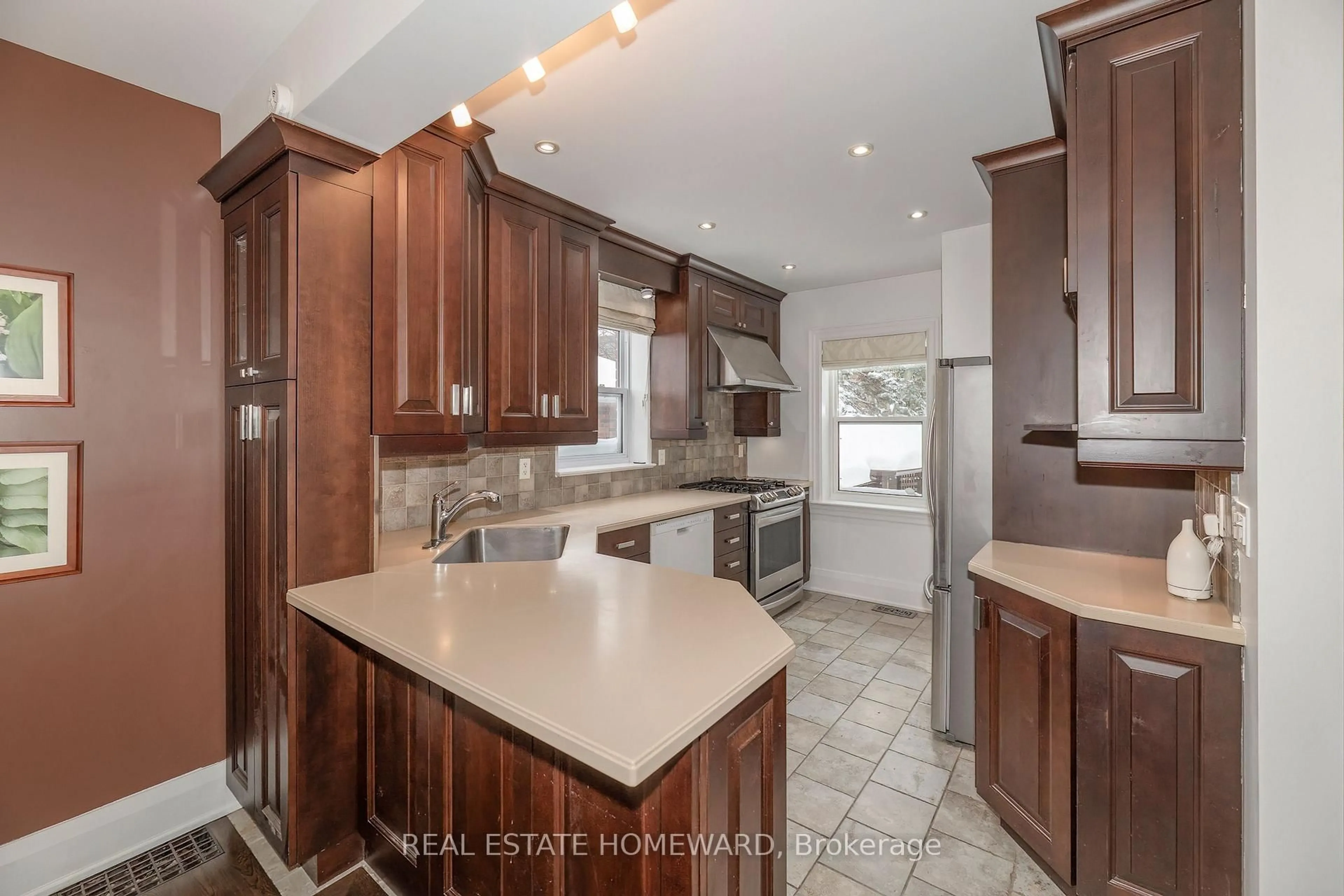 Open concept kitchen, ceramic/tile floor for 237 Ferris Rd, Toronto Ontario M4B 1H2