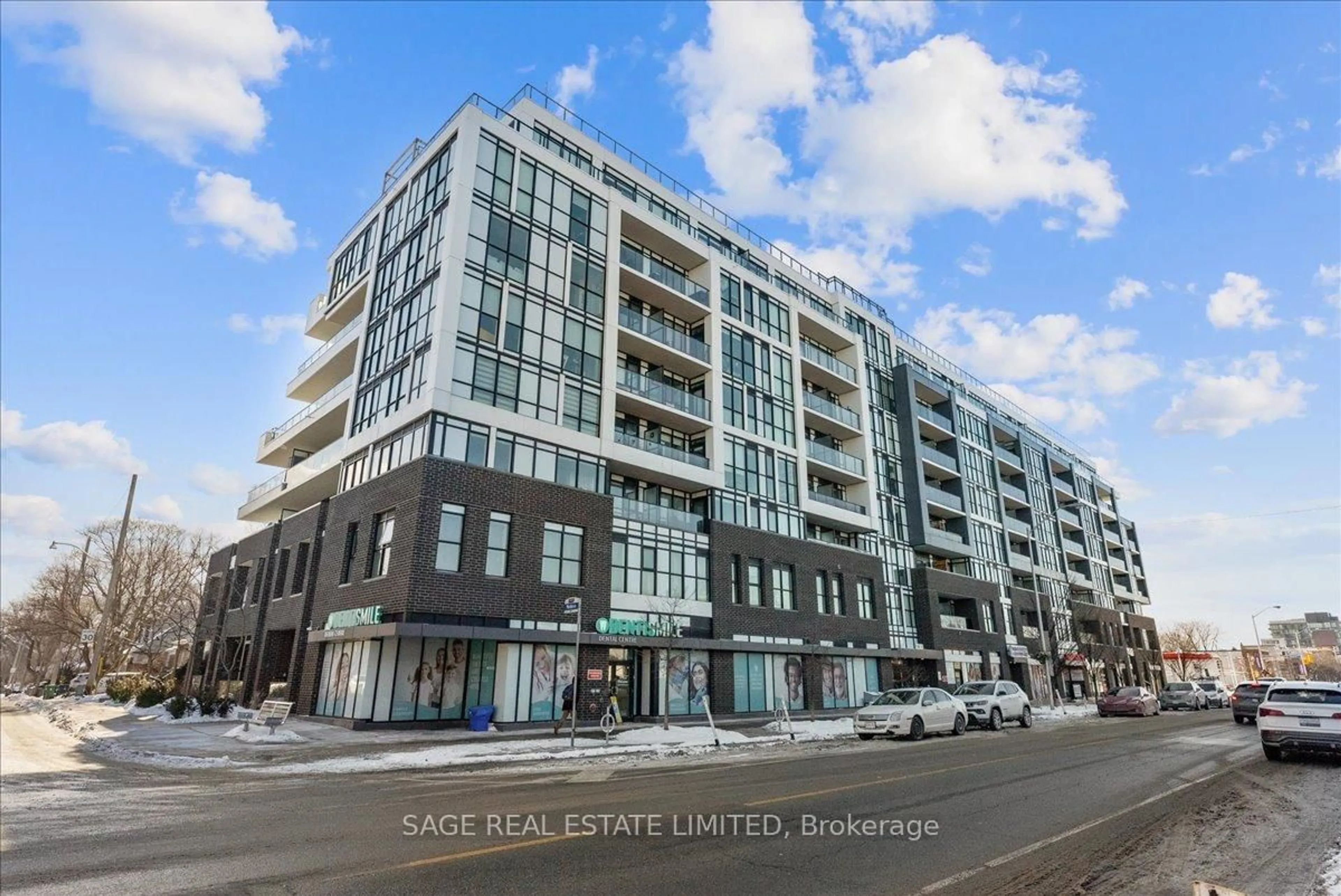 Patio, street for 2301 Danforth Ave #810, Toronto Ontario M4C 1K5