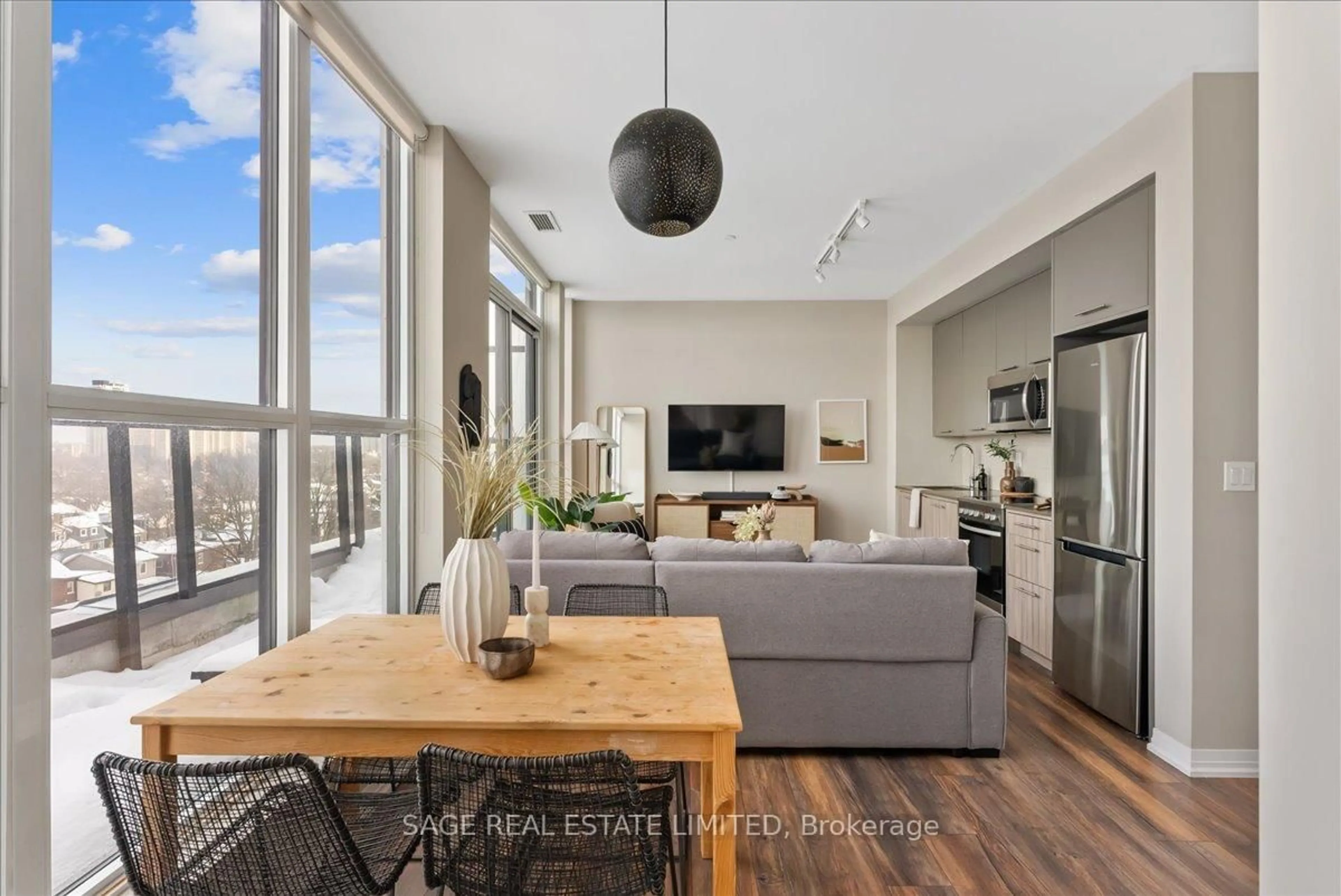 Unknown for 2301 Danforth Ave #810, Toronto Ontario M4C 1K5