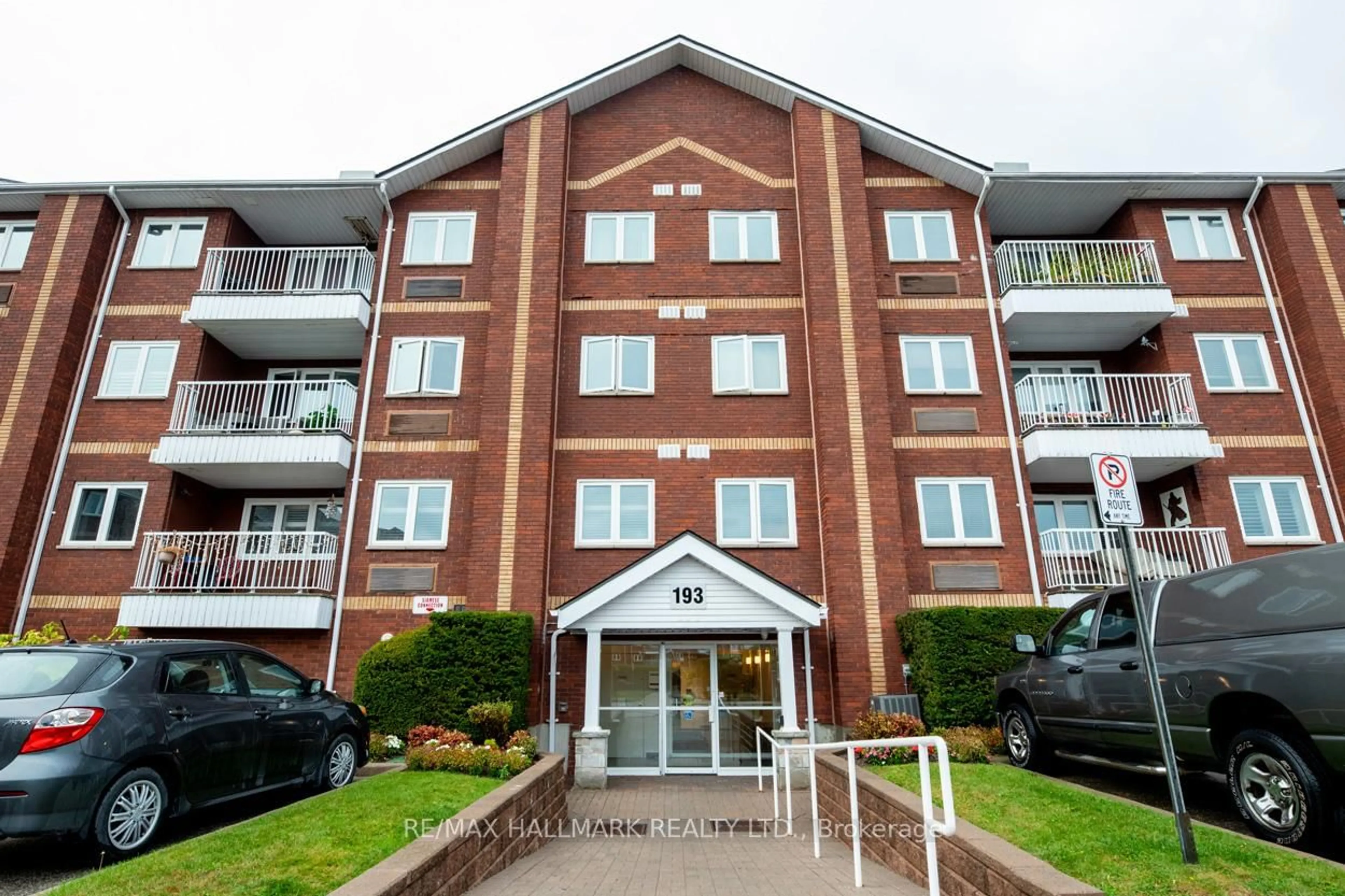 Indoor foyer for 193 Lake Driveway Dr #201, Ajax Ontario L1S 7H8