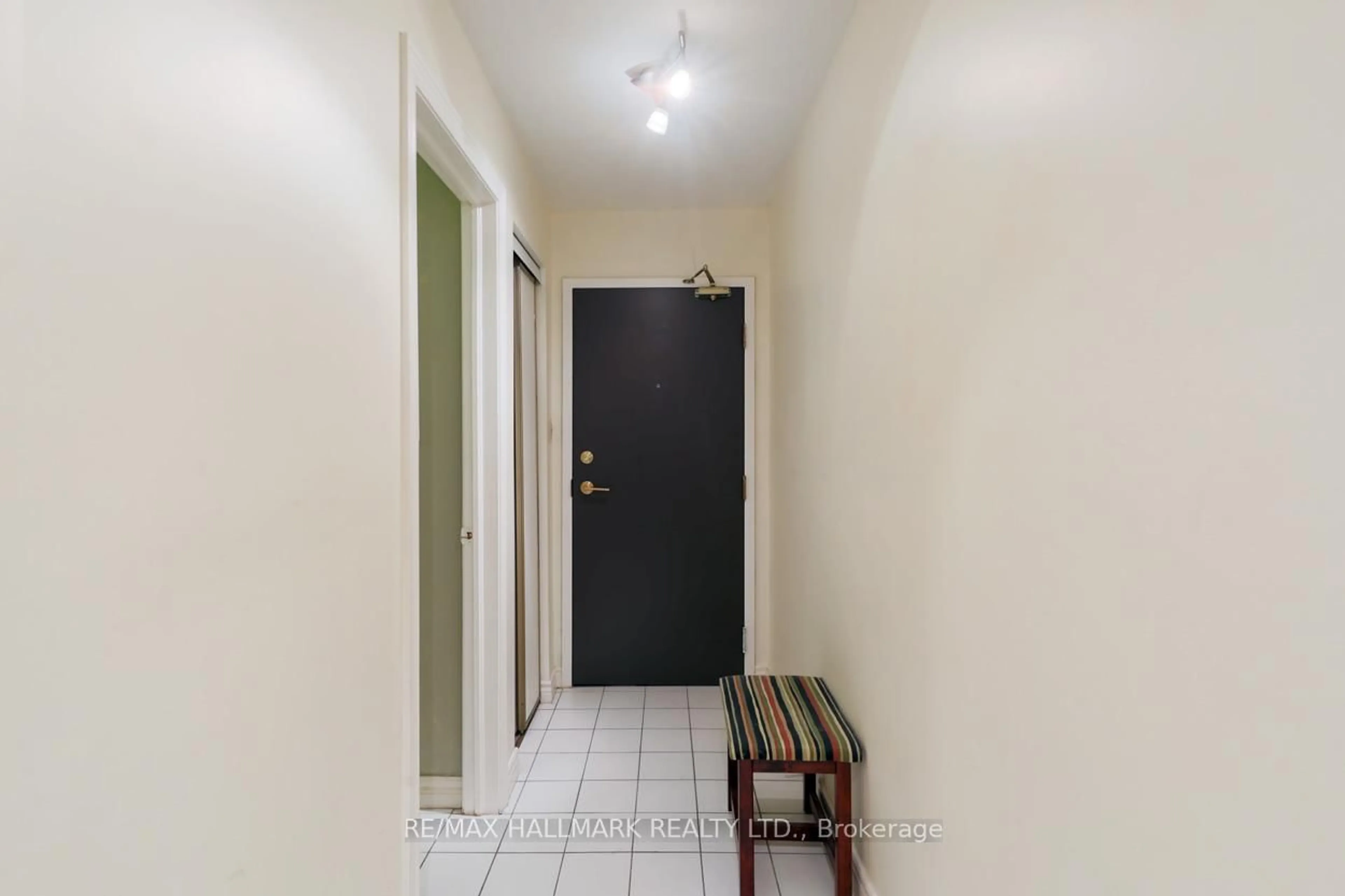 Indoor foyer for 193 Lake Driveway Dr #201, Ajax Ontario L1S 7H8