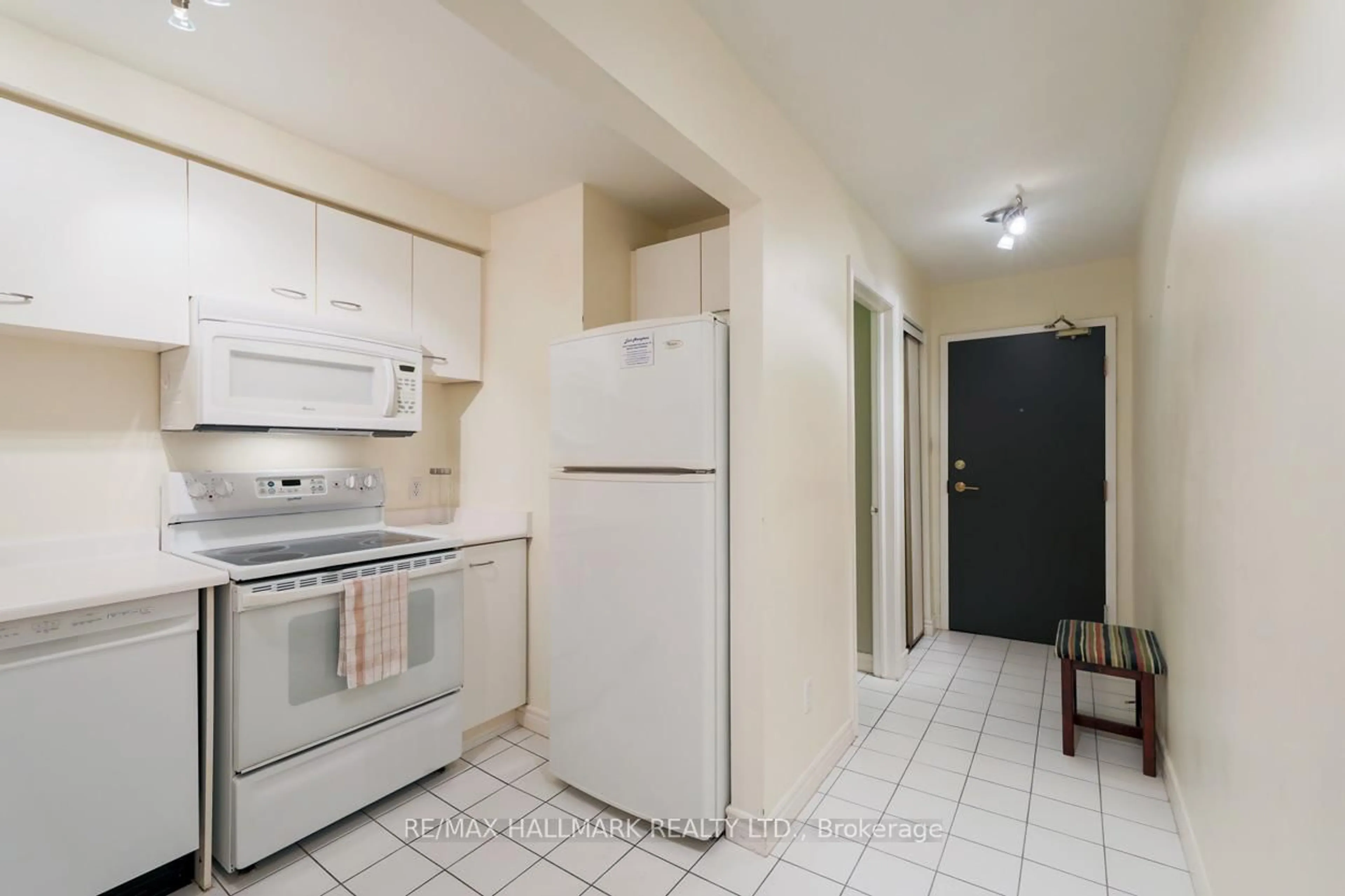 Standard kitchen, unknown for 193 Lake Driveway Dr #201, Ajax Ontario L1S 7H8