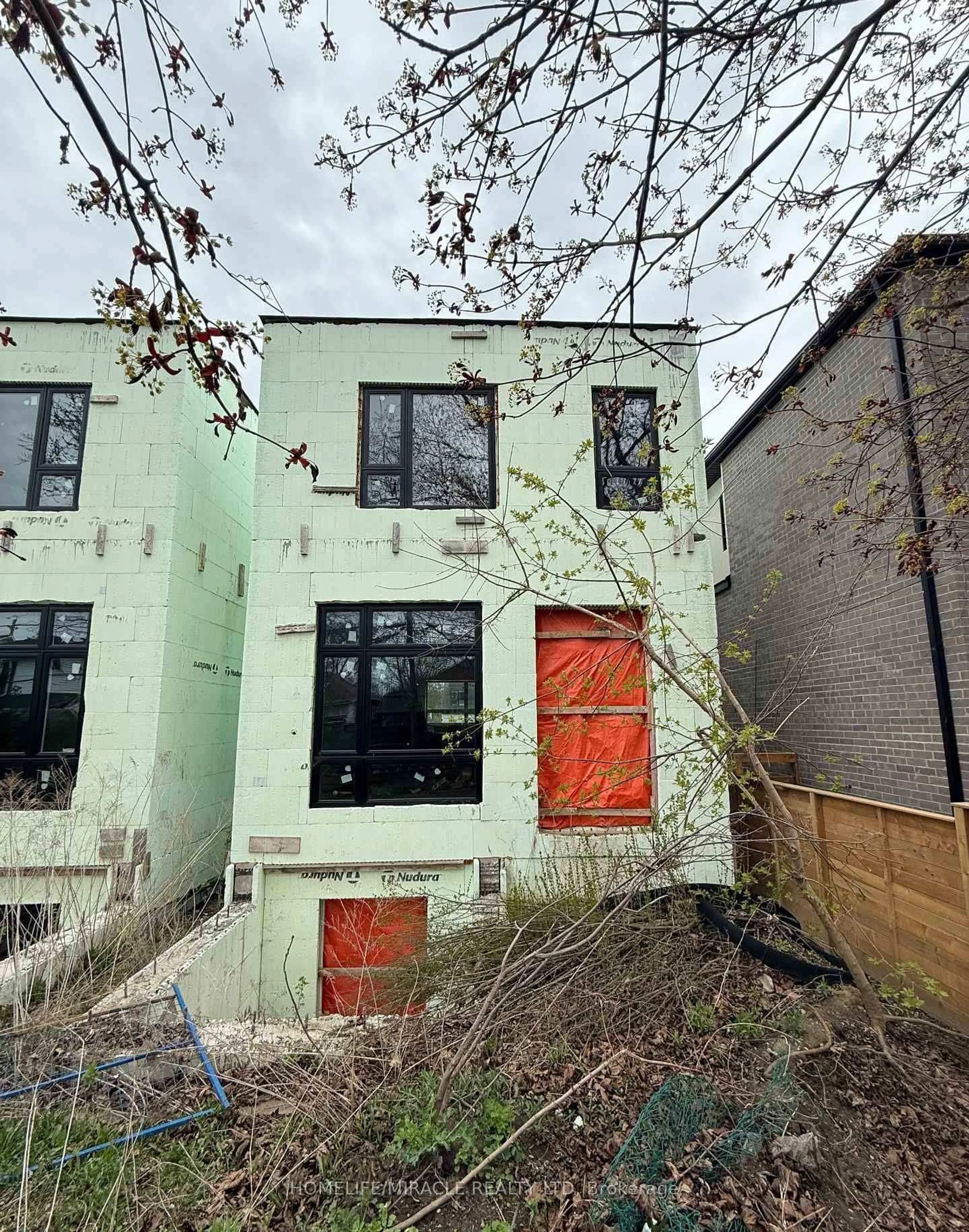 A pic from outside/outdoor area/front of a property/back of a property/a pic from drone, building for 42 August Ave, Toronto Ontario M1L 3M9