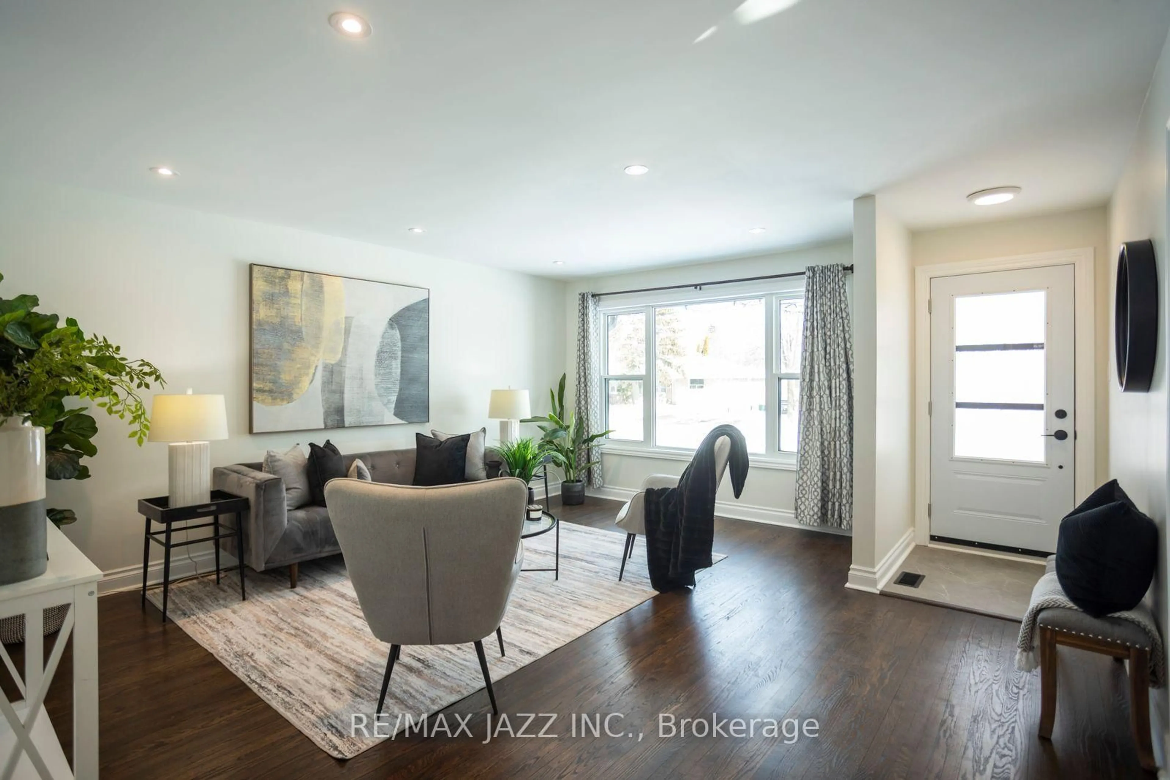 Living room with furniture, wood/laminate floor for 256 Trent St, Oshawa Ontario L1J 4N1